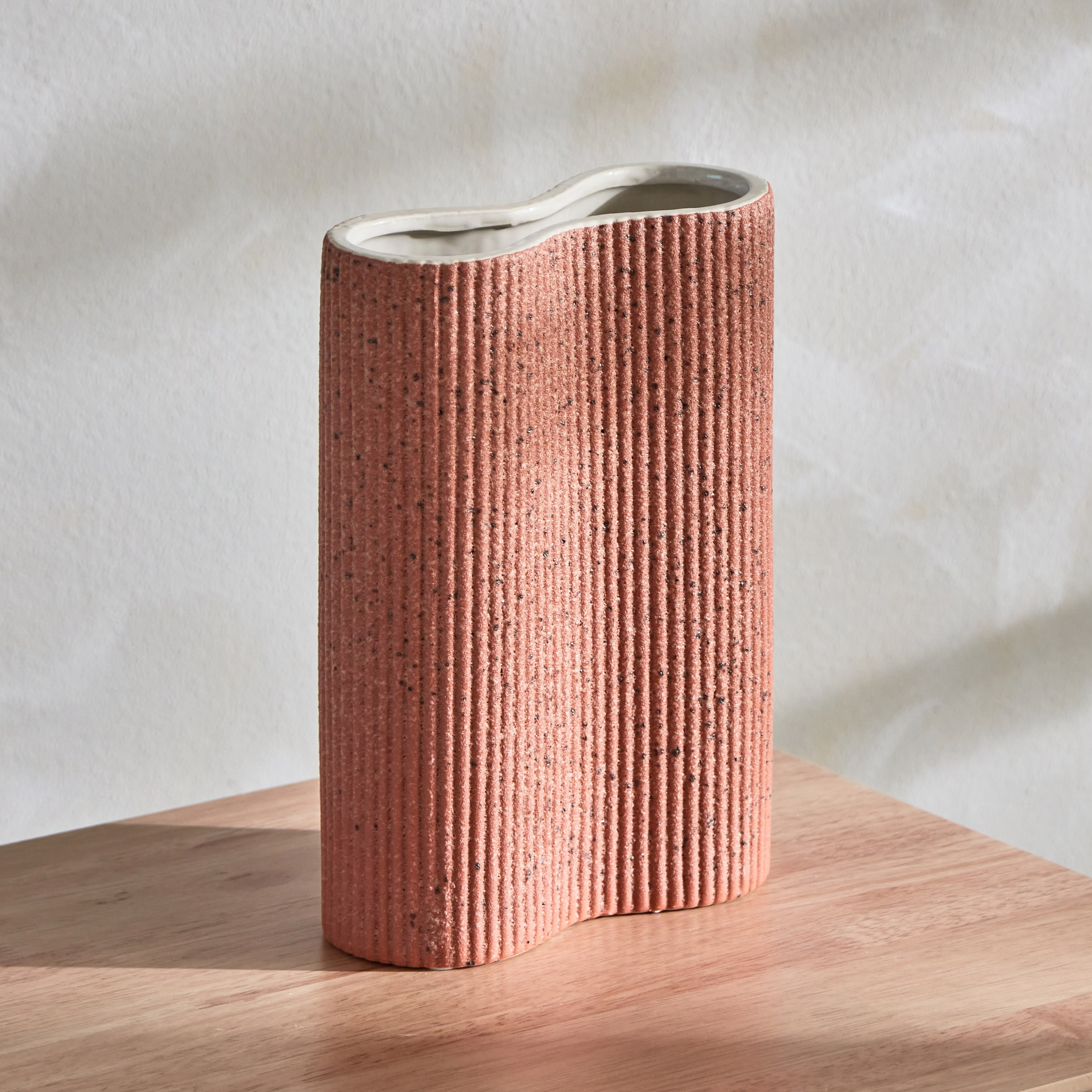 مزهرية سيراميك مضلعة من كوين - 17.5x8.5x24.5 سم-hbxbedroom-decorandaccessories-vases-image-2