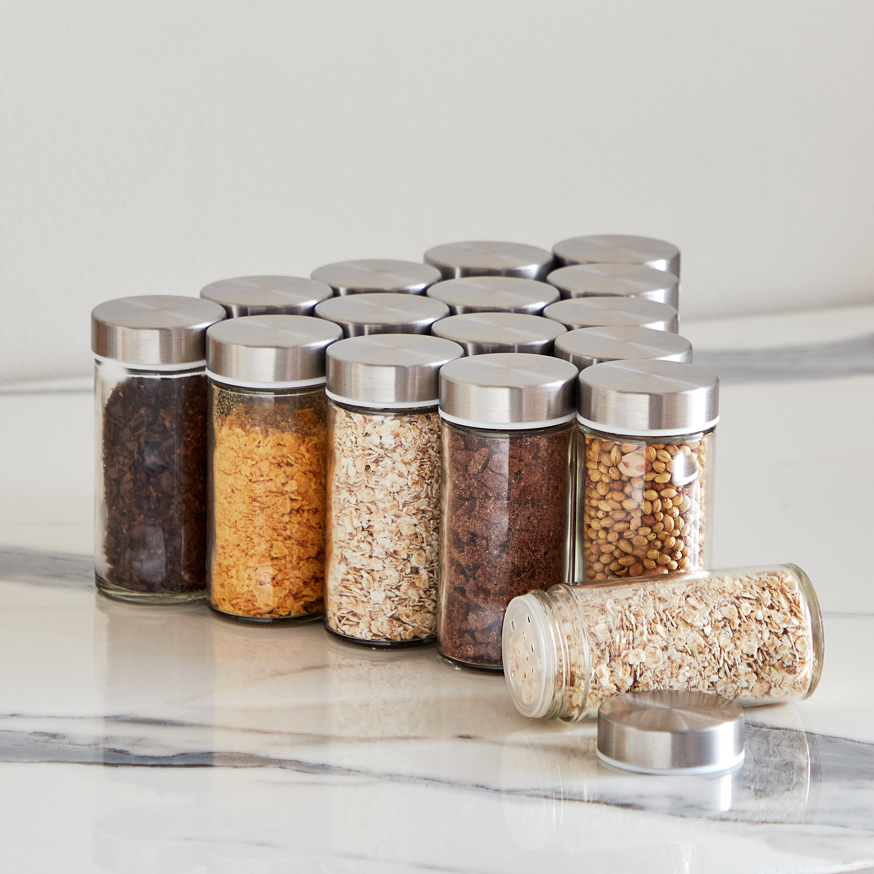 طقم برطمانات توابل زجاج 16 قطعة بحامل دوّار من نيو-hbxhomeware-hbxkitchen-image-3