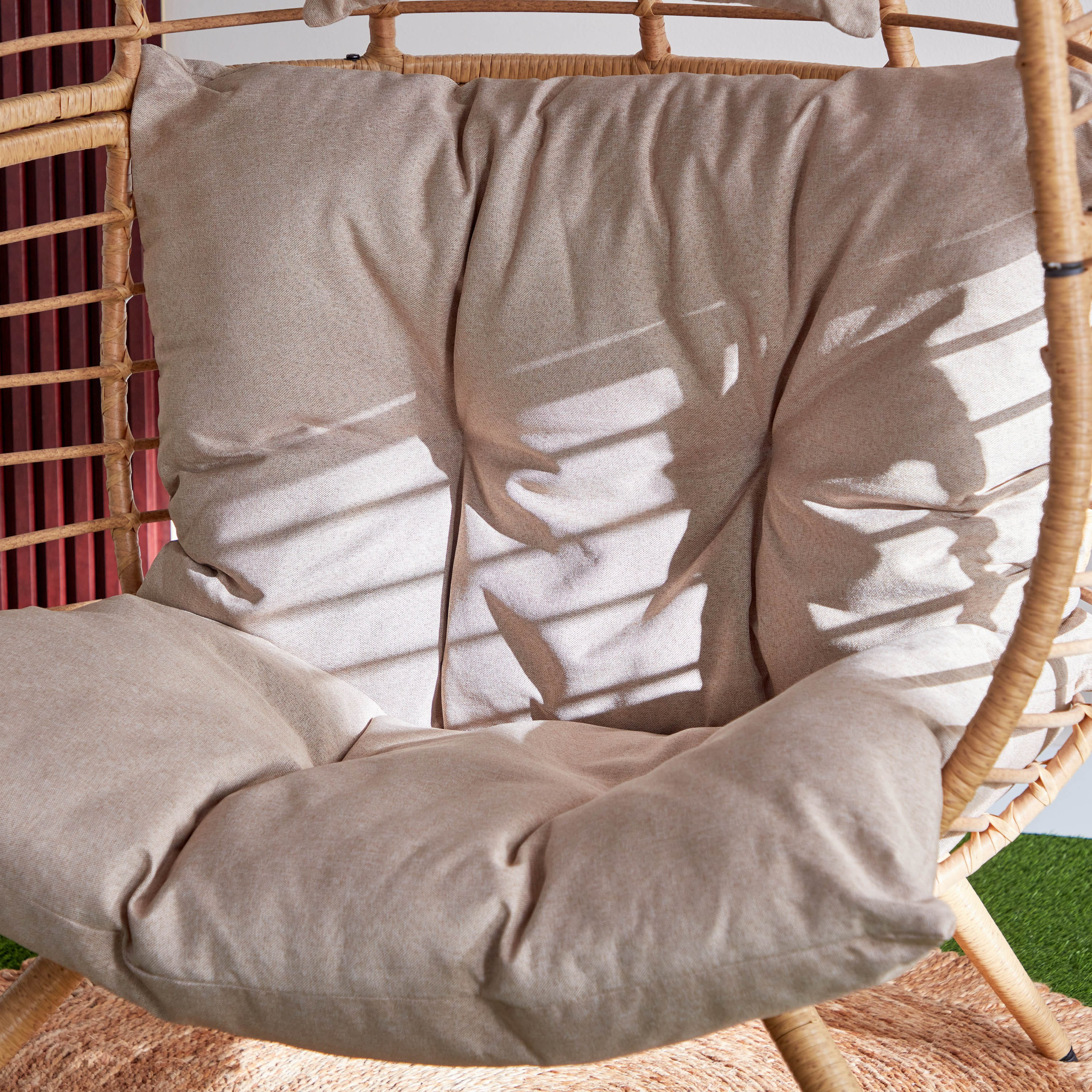 كرسي خارجي بتصميم شرنقة مع وسائد - فيرا ناتشورا من موڤو-hbxfurniture-outdoor-swingsandchairs-image-6
