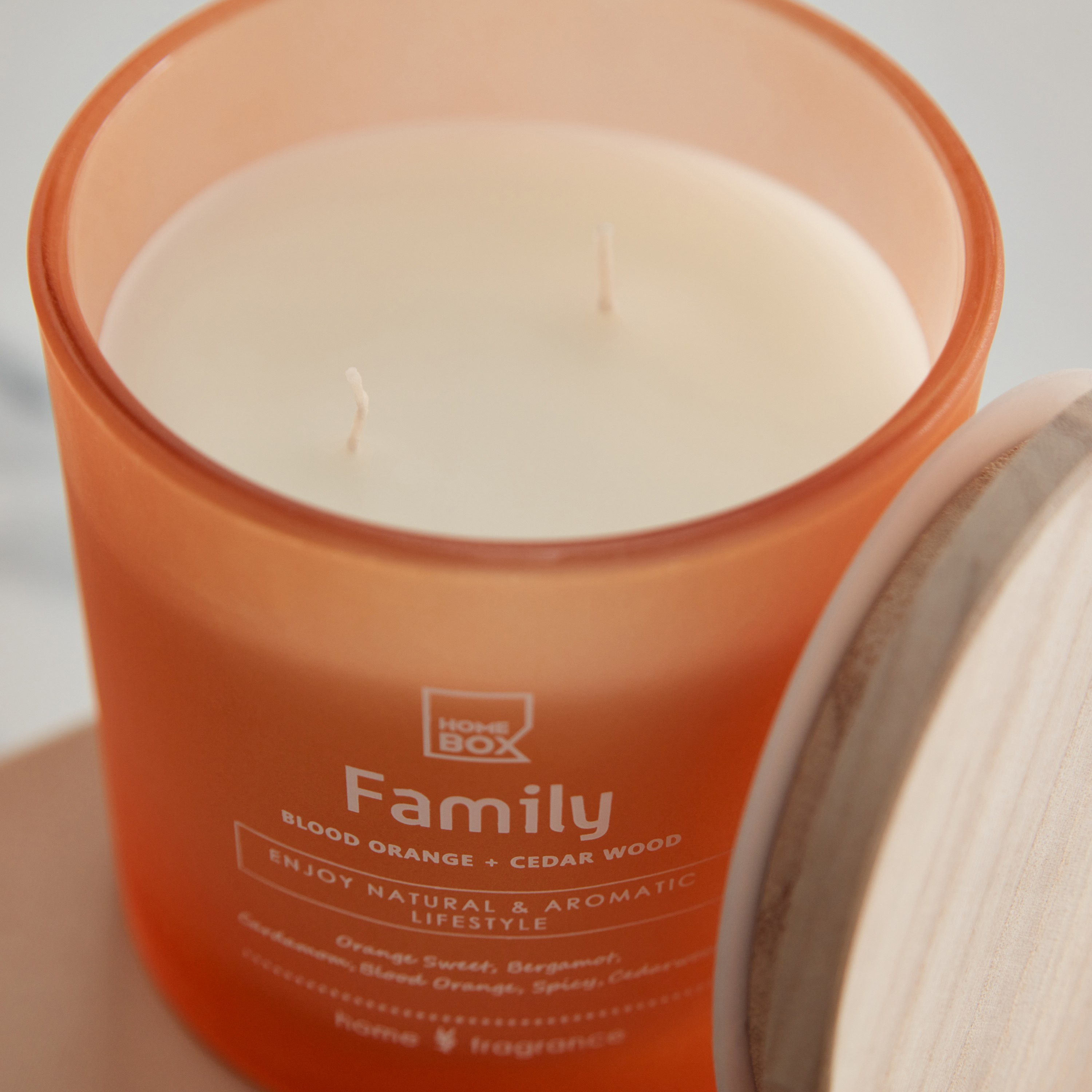 جرة شمع زجاج معتمة مع غطاء خشب فاميلي من سنتمنت - 320 جم-hbxlivingroom-decorandaccessories-candles-image-3