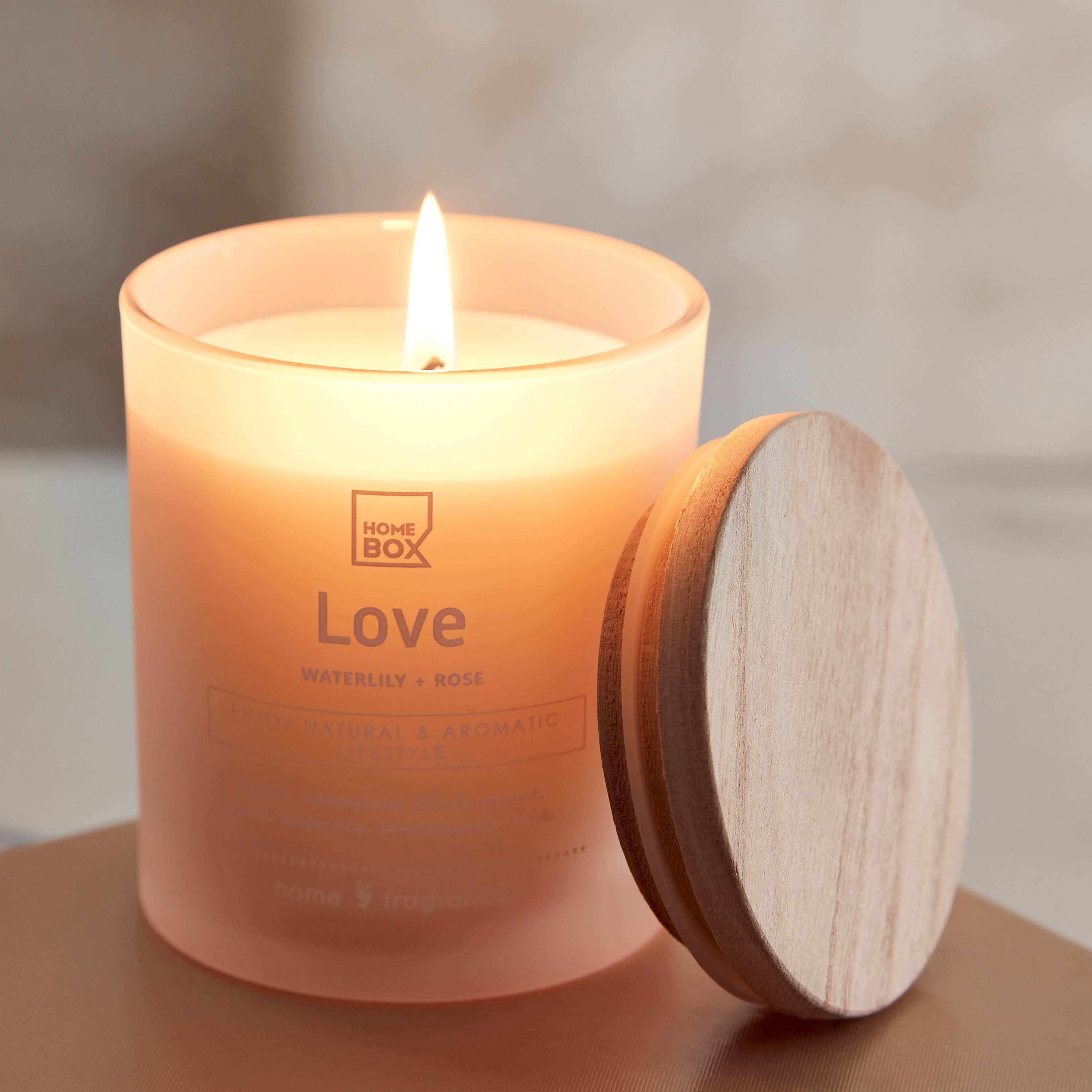 جرة شموع من الزجاج المعتم مع غطاء خشبي لاف من سنتمنت - 206 جم-hbxlivingroom-decorandaccessories-candles-image-2