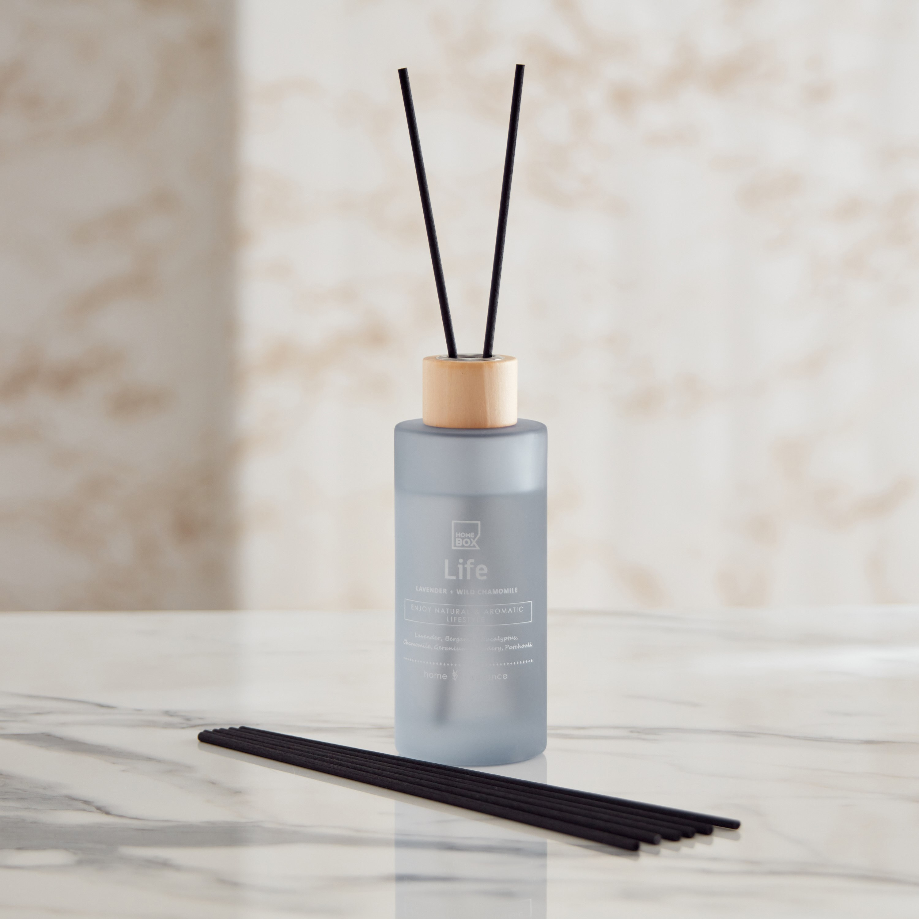 موزع عطور بالأعواد في قارورة زجاج معتمة بغطاء خشب من سنتيمنت - 160 مل-PROMO_HB_AE_B1G1_250925-image-1