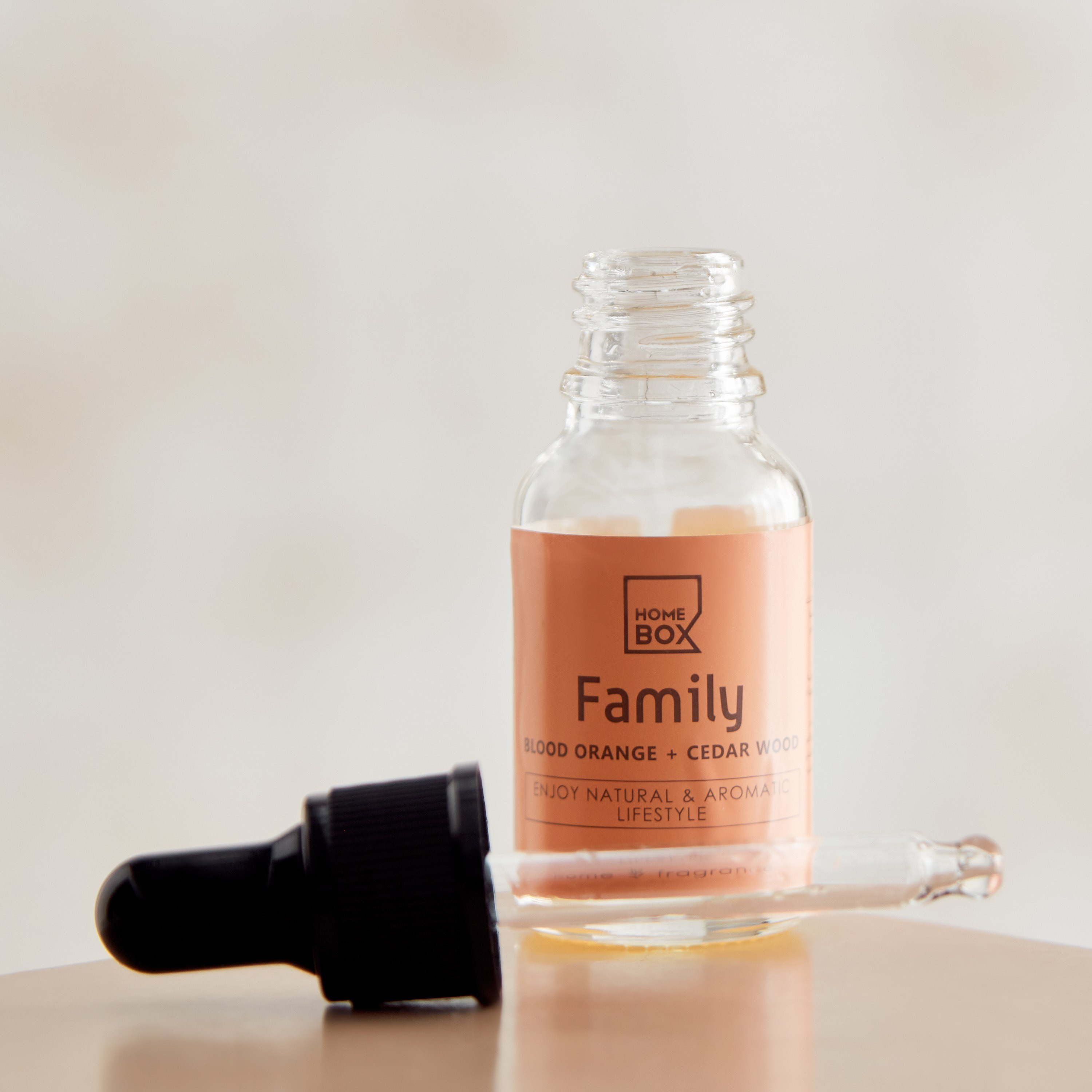 زيت عطري فاميلي من سنتمنت - 15 مل-hbxdecorandfurnishings-homefragrance-roomfreshnersandaromamist-image-2