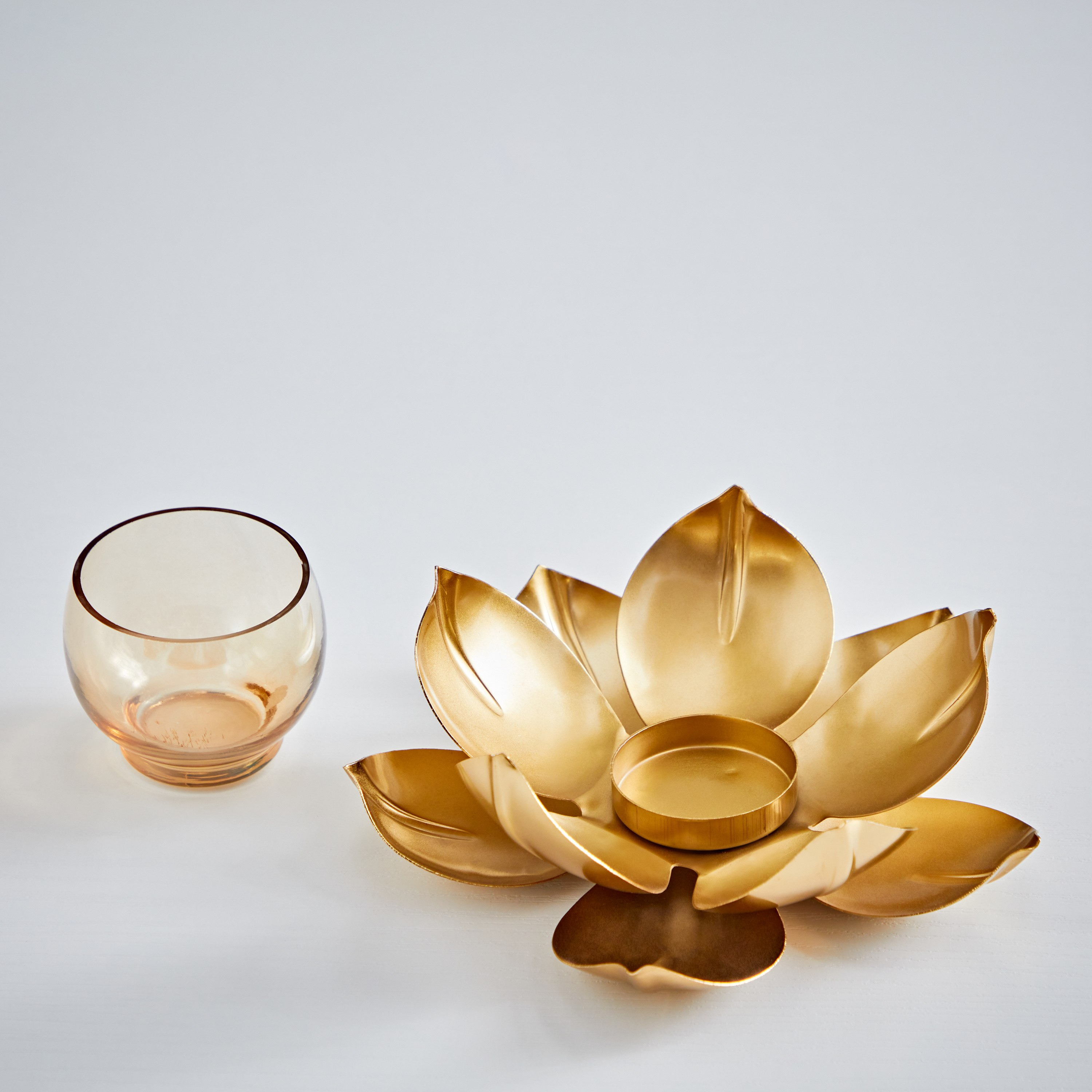 حامل شموع صغيرة معدني بتصميم زهرة اللوتس من كيرا - 19x19x9 سم-hbxlivingroom-decorandaccessories-candleholders-image-4