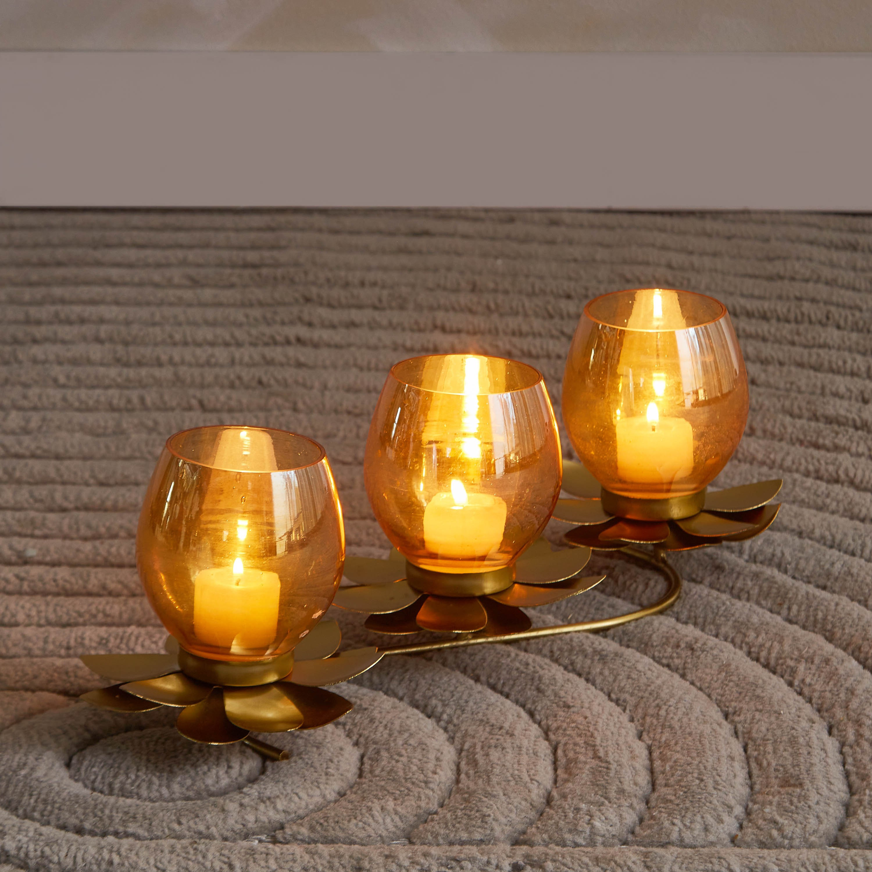 طقم حامل شموع صغيرة معدن بتصميم زهرة اللوتس 3 قطع من كيرا - 12x43x13 سم-hbxlivingroom-decorandaccessories-candleholders-image-1