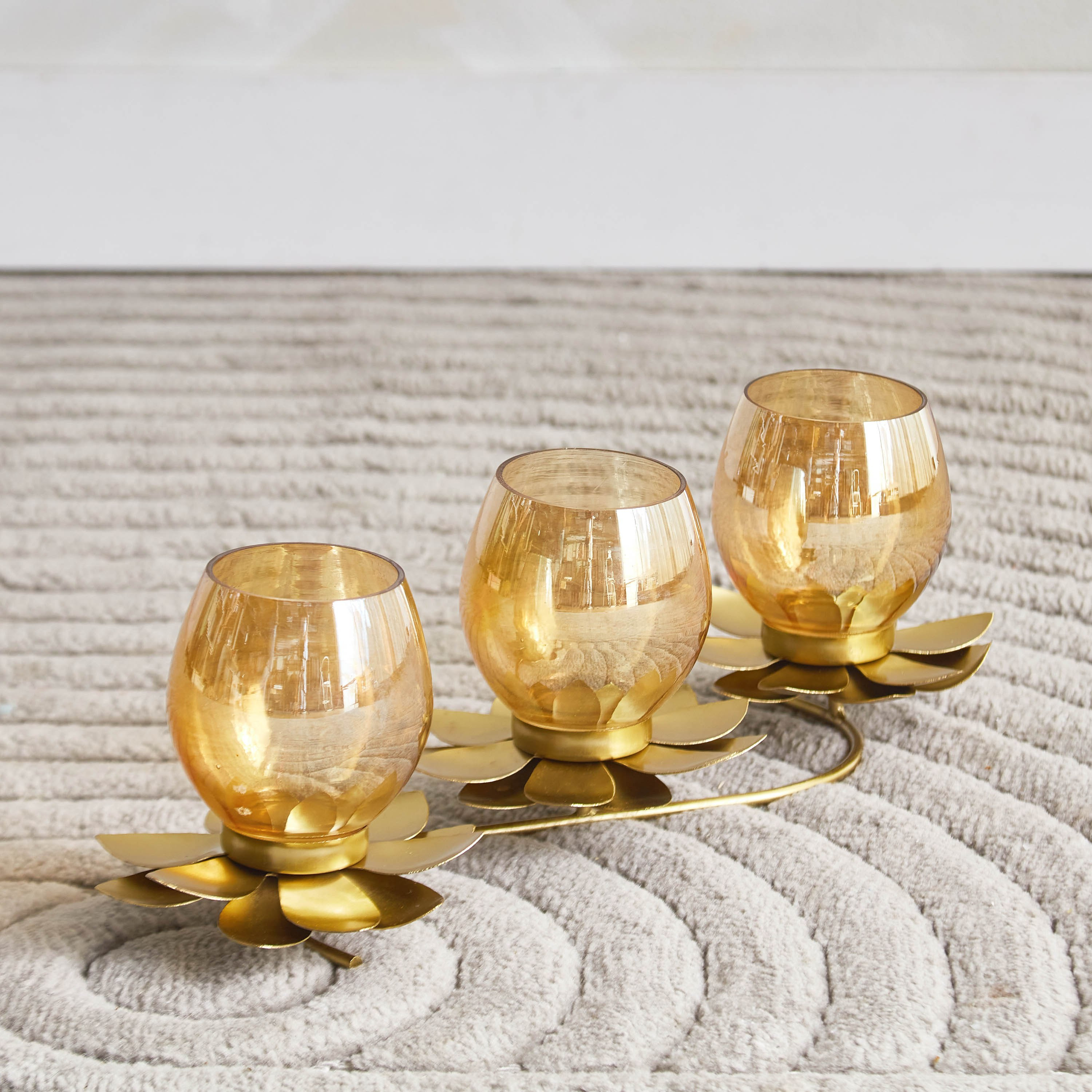 طقم حامل شموع صغيرة معدن بتصميم زهرة اللوتس 3 قطع من كيرا - 12x43x13 سم-hbxlivingroom-decorandaccessories-candleholders-image-2