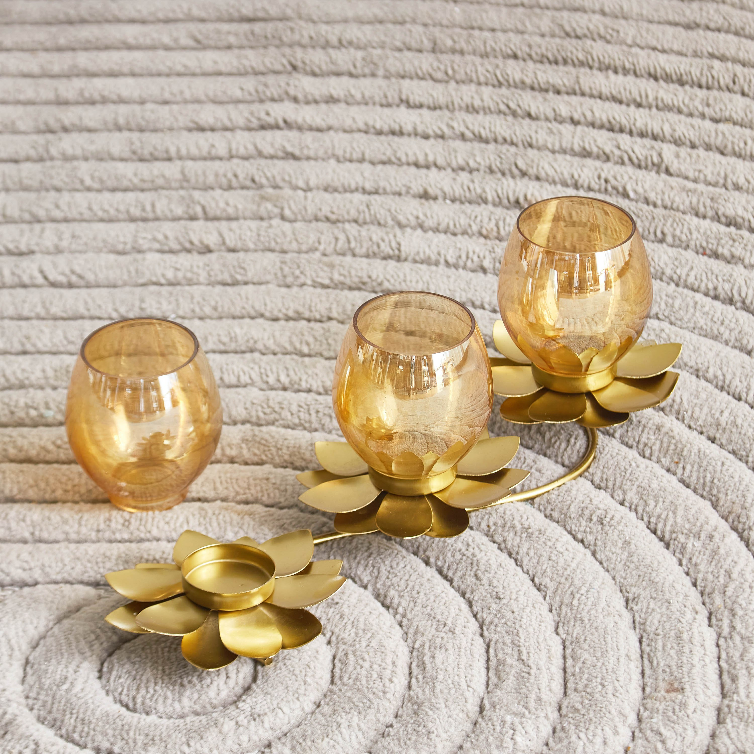 طقم حامل شموع صغيرة معدن بتصميم زهرة اللوتس 3 قطع من كيرا - 12x43x13 سم-hbxlivingroom-decorandaccessories-candleholders-image-3