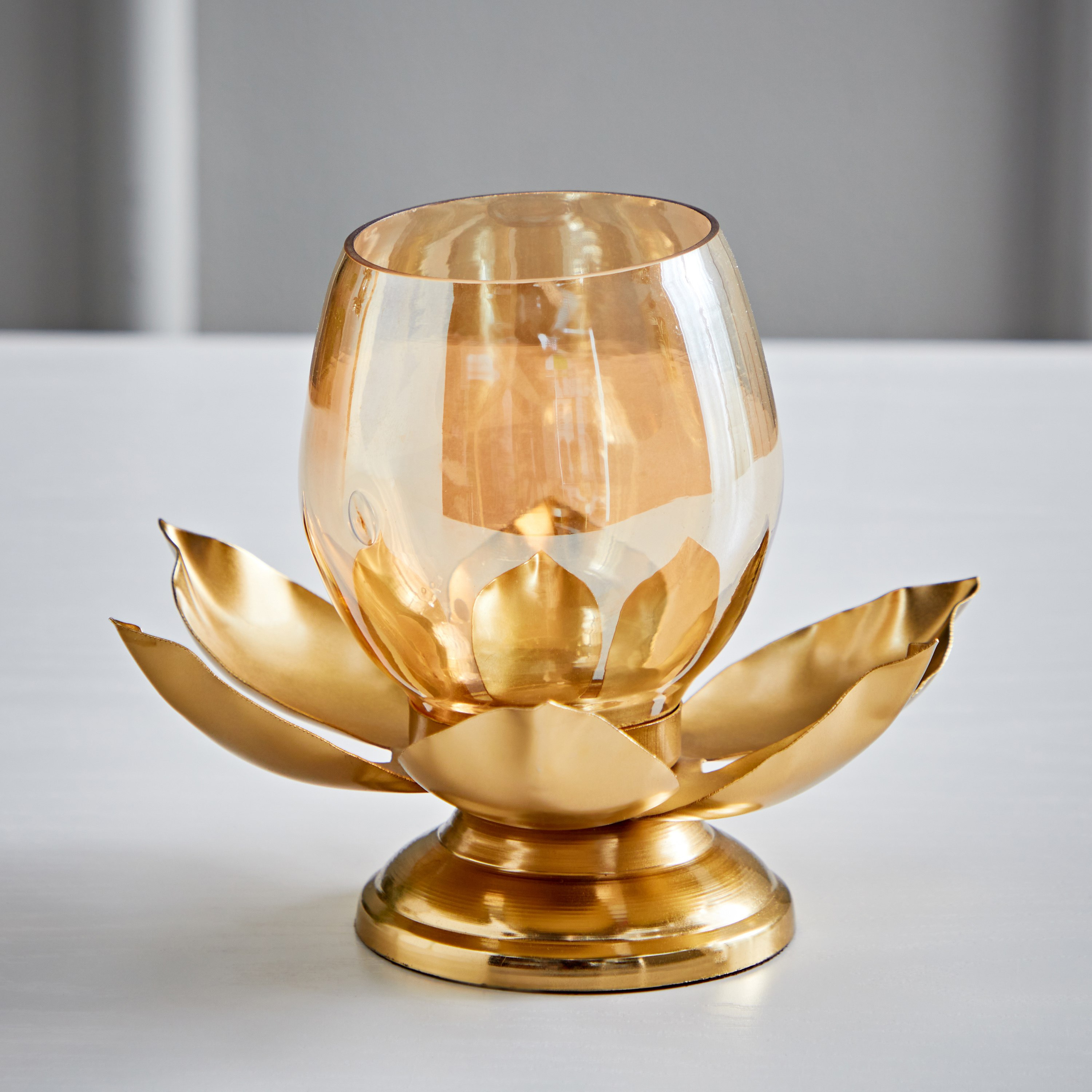 حامل شموع معدن بزجاج فوتيف بشكل لوتس من كيرا - 18x18x12 سم-hbxlivingroom-decorandaccessories-candleholders-image-2