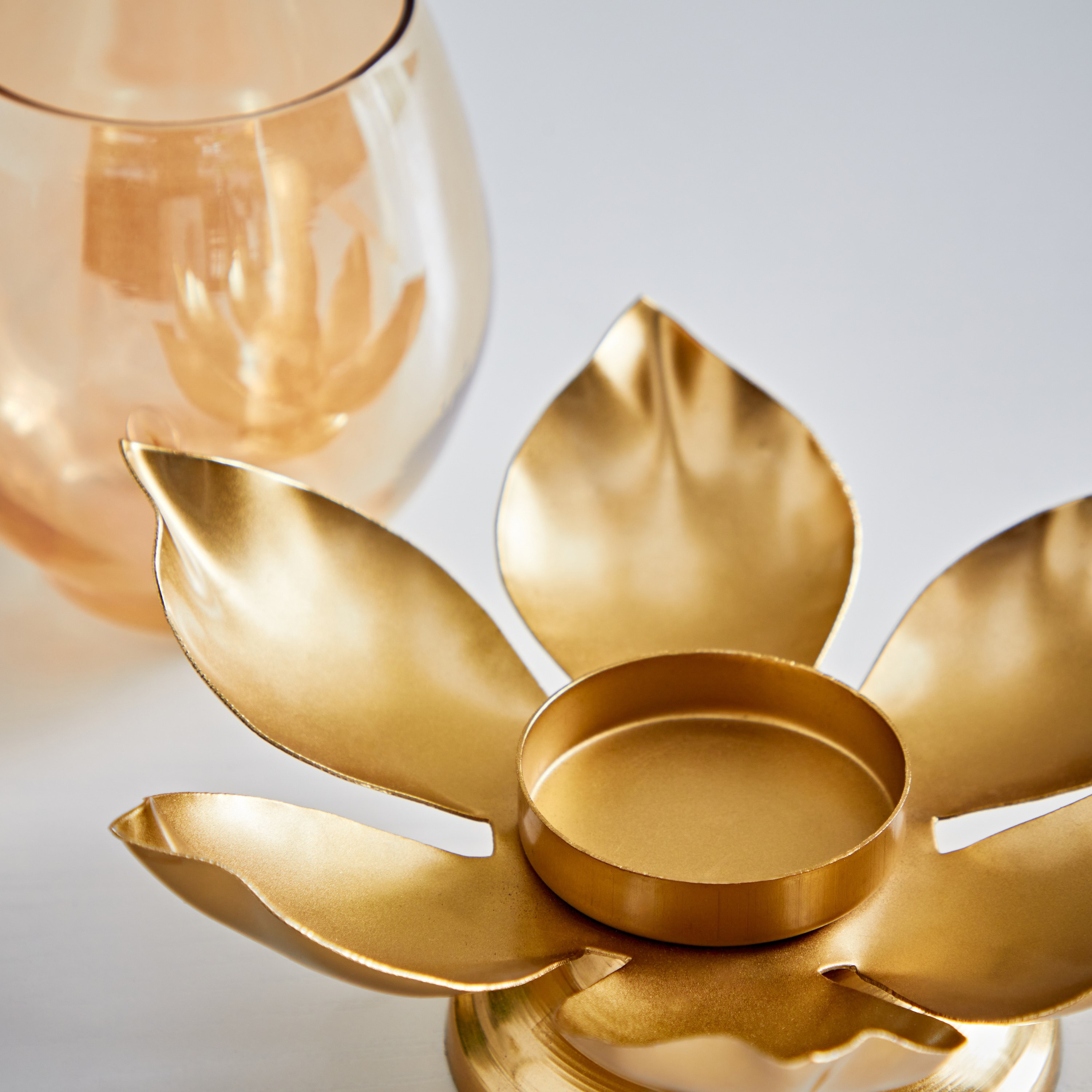 حامل شموع معدن بزجاج فوتيف بشكل لوتس من كيرا - 18x18x12 سم-hbxlivingroom-decorandaccessories-candleholders-image-5