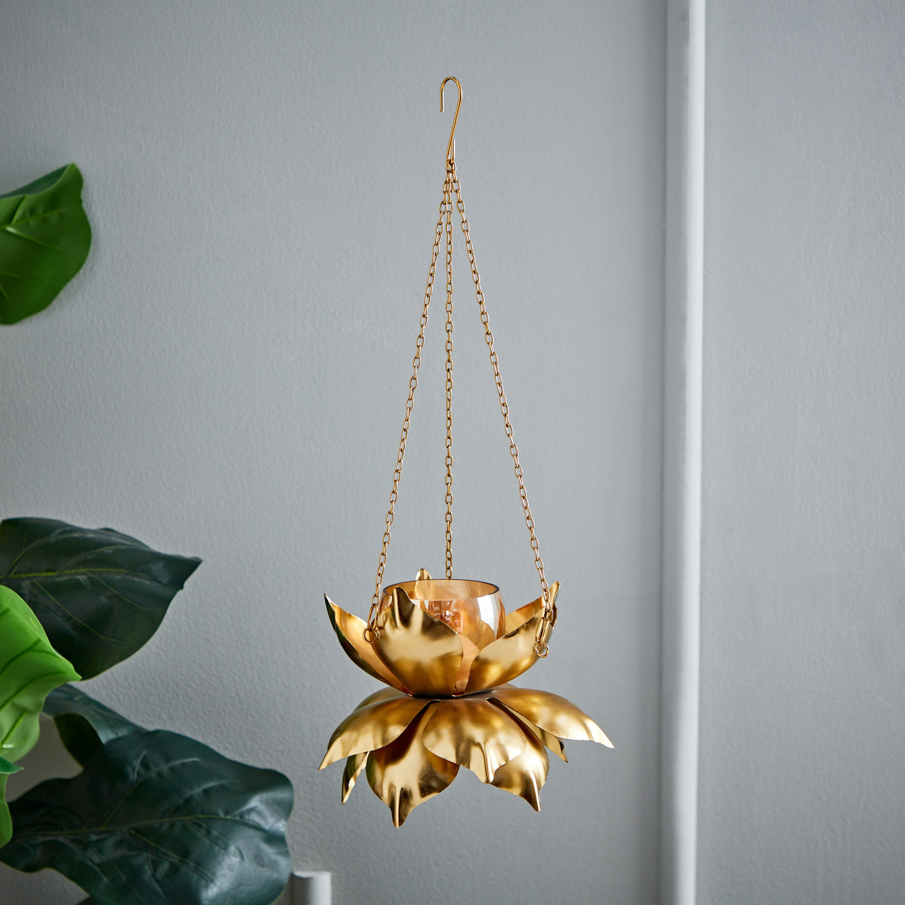 حامل شموع صغيرة معدن معلق بشكل لوتس من كيرا - 16x16x40 سم-hbxlivingroom-decorandaccessories-candleholders-image-2