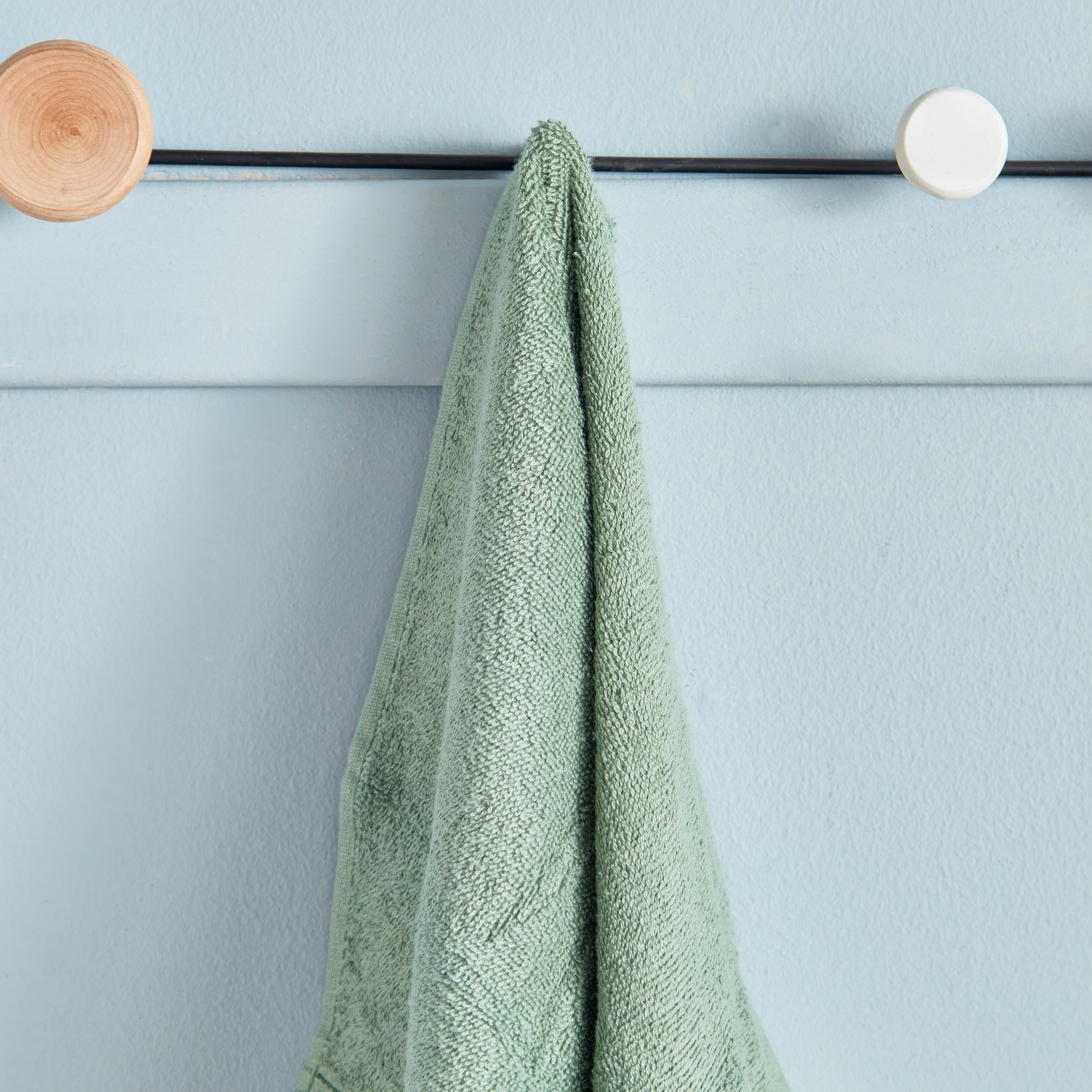 منشفة يد ممشطة من إسنشيال - 50x90 سم-hbxbathroom-bathroomtextiles-image-2