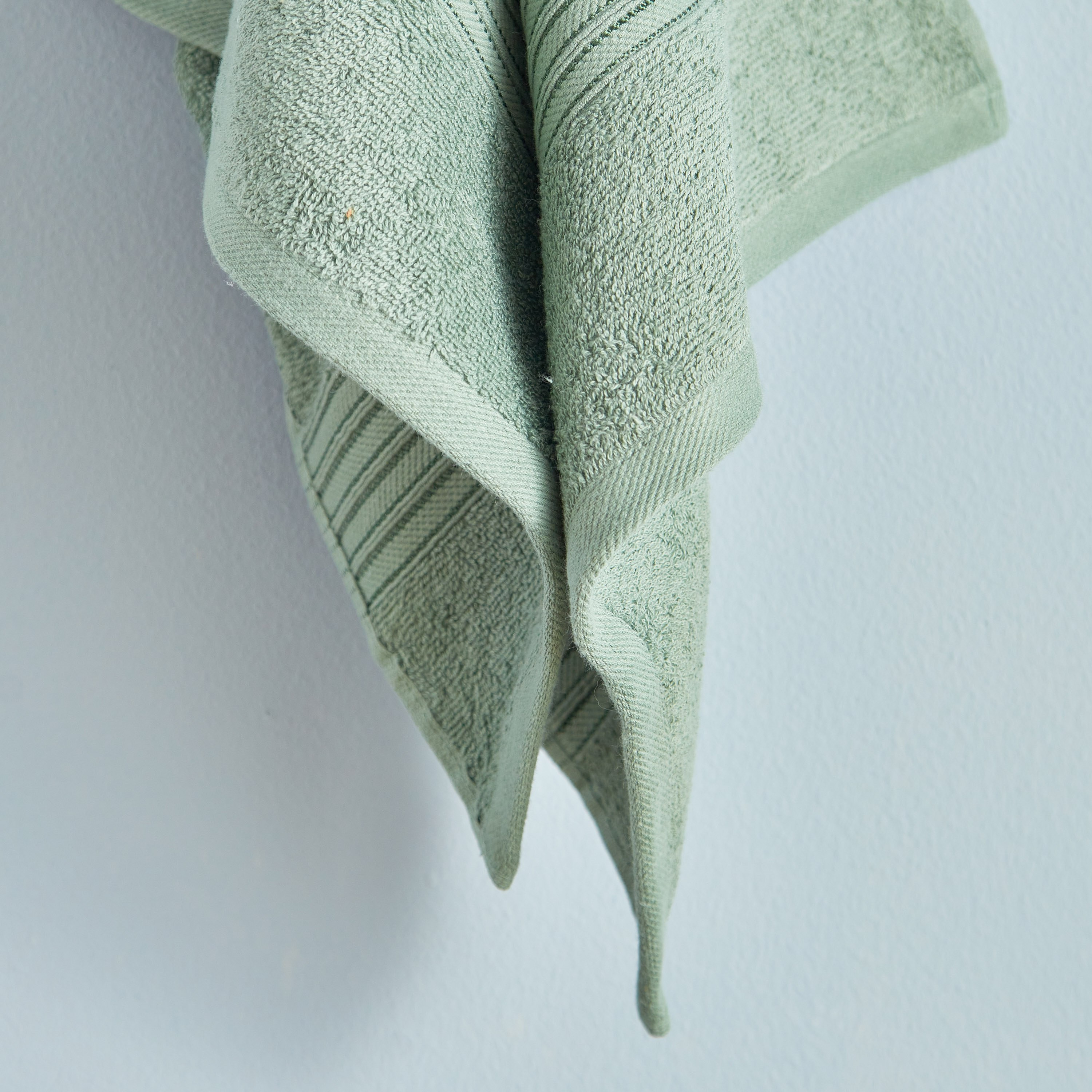 منشفة يد ممشطة من إسنشيال - 50x90 سم-hbxbathroom-bathroomtextiles-image-4