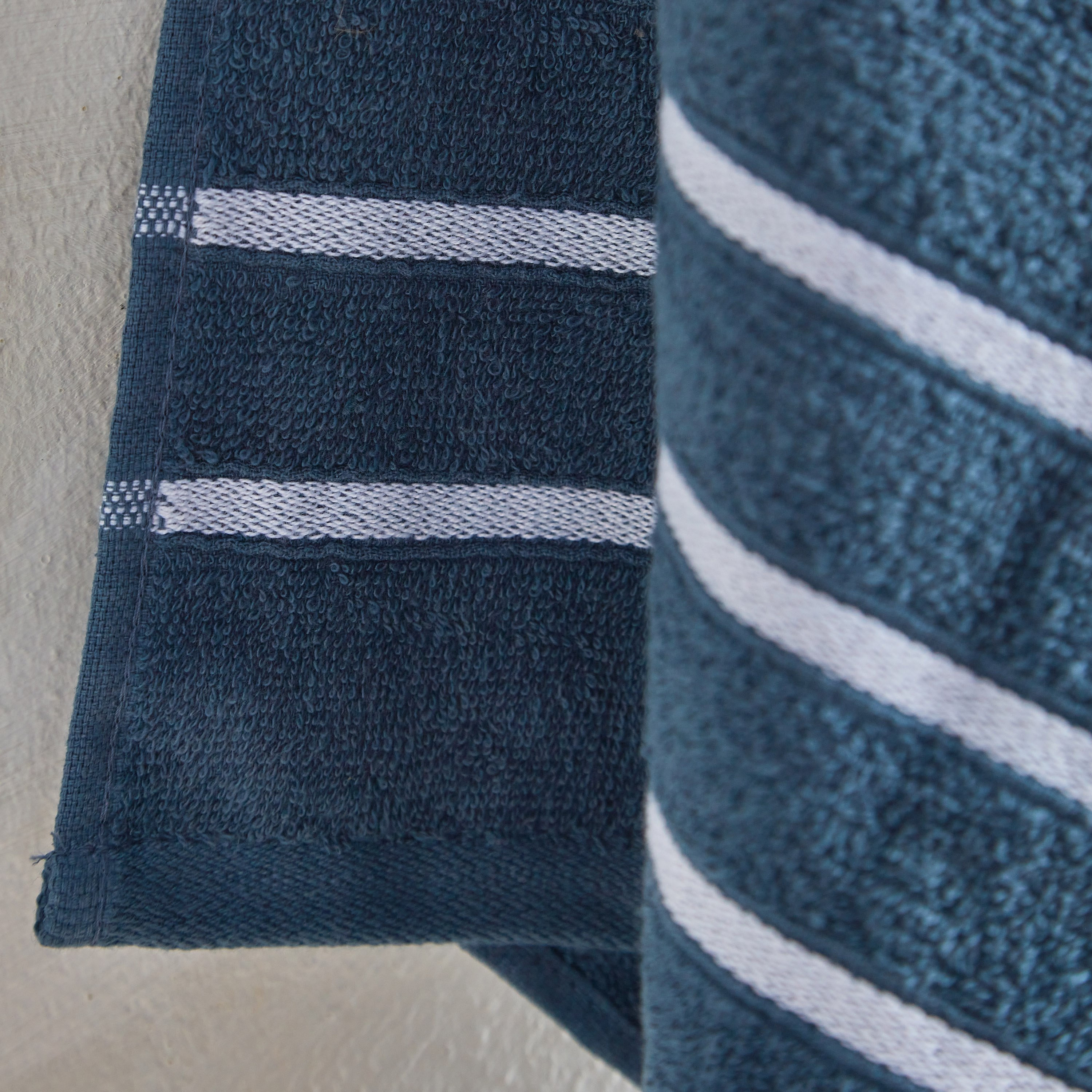 Snoopy Kids Carded Hand Towel - 40x70 cm-hbxhomeware-hbxkidsandyouth-image-4
