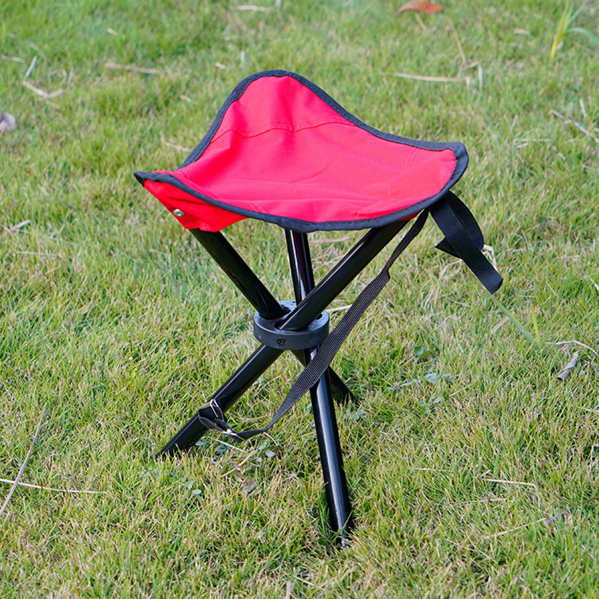مقعد قابل للطي بـ3 أرجل من فيرا كامو-hbxfurniture-outdoor-swingsandchairs-image-2