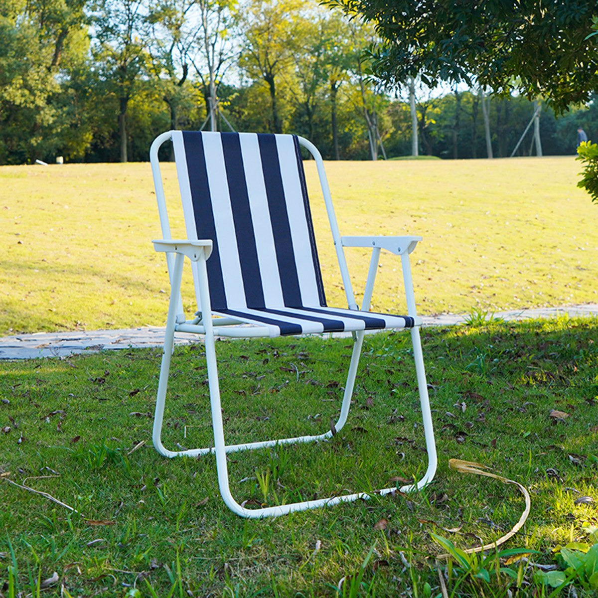 كرسي قابل للطي بمساند ذراعين من فيرا كامو-hbxfurniture-outdoor-swingsandchairs-image-2