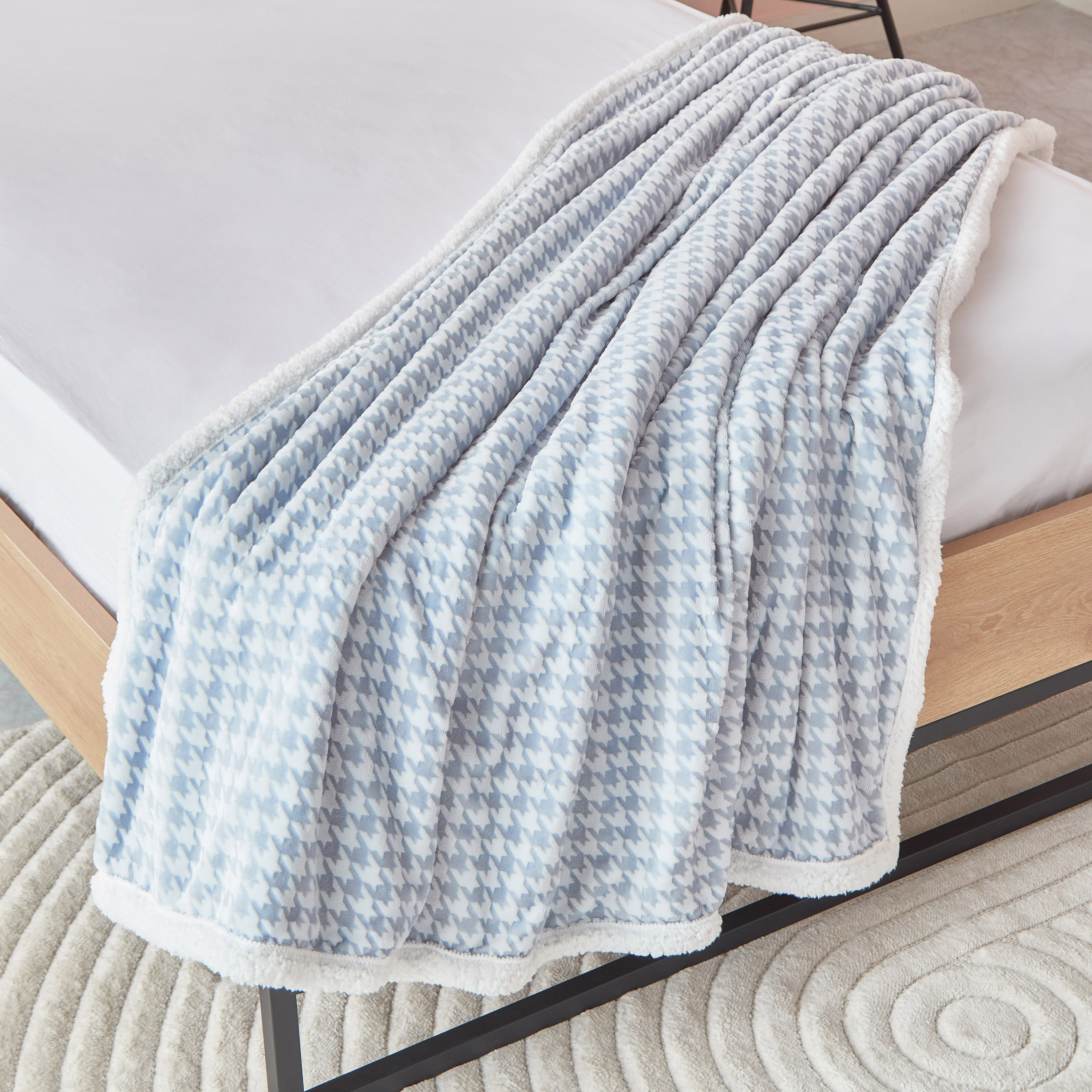 بطانية مزدوجة بنقوش مربعات - 150x220 سم-hbxhomeware-hbxbedroom-image-4