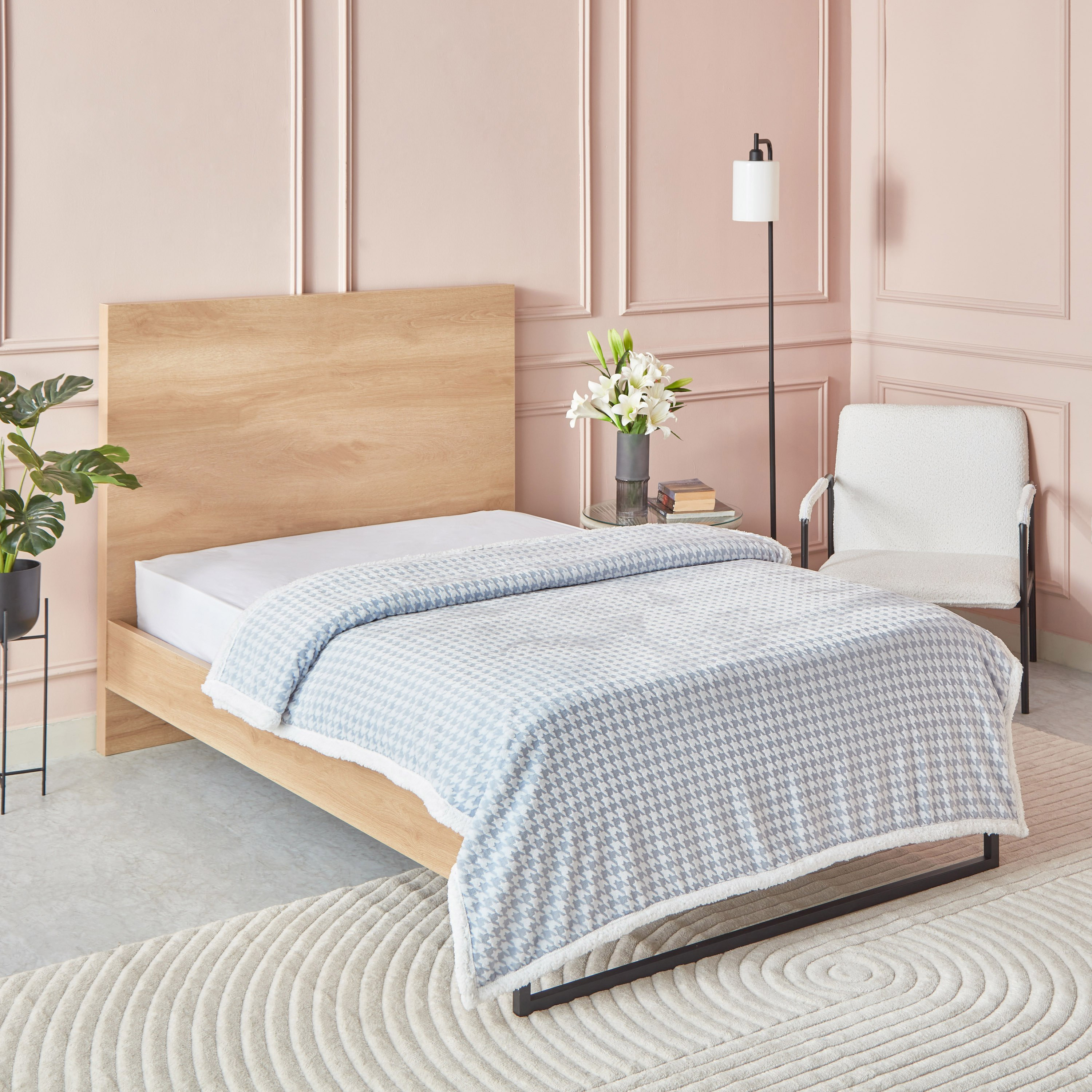 بطانية كوين بنقوش مربعات - 240x220 سم-hbxhomeware-hbxbedroom-image-1