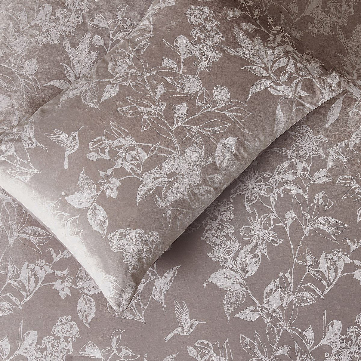 طقم لحاف كينج مخملي منقوش 3 قطع من نيفيس - 220x240 سم-hbxhomeware-hbxdecorandfurnishings-image-4