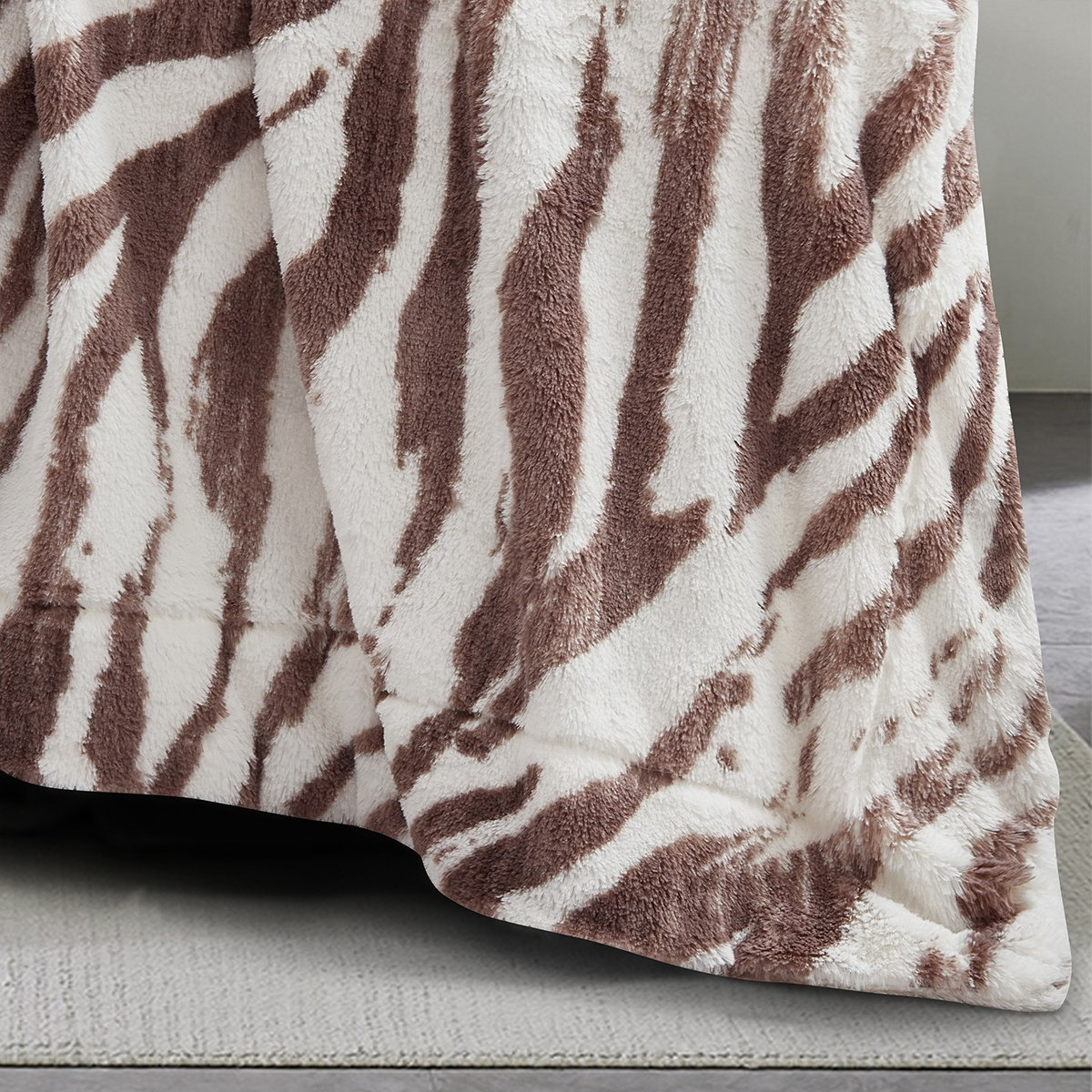 بطانية مزدوجة الطبقات من الفرو - 150x220 سم-hbxhomeware-hbxbedroom-image-3