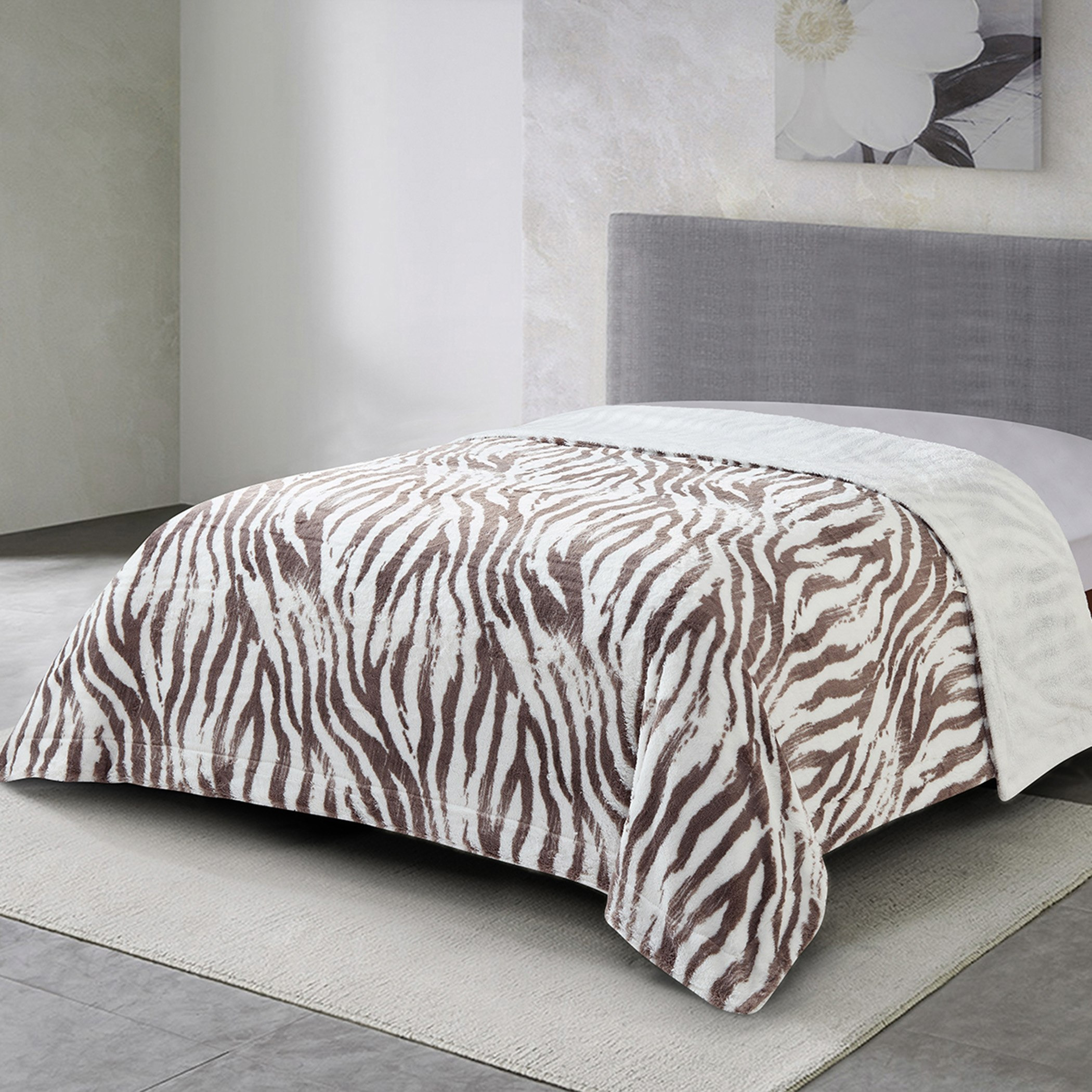 بطانية فرو كينج مزدوجة الطبقات من إيري بي في - 220x240 سم-hbxhomeware-hbxbedroom-image-1