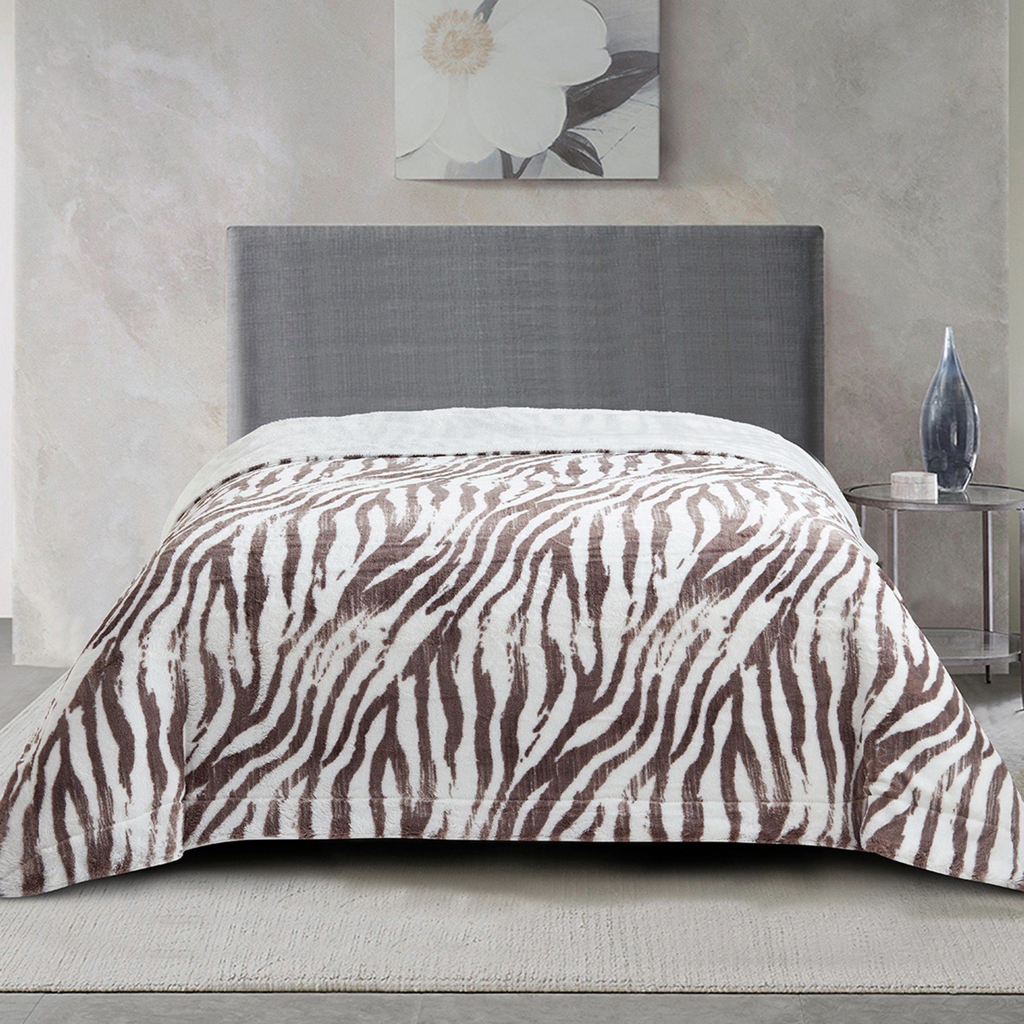 بطانية فرو كينج مزدوجة الطبقات من إيري بي في - 220x240 سم-hbxhomeware-hbxbedroom-image-2