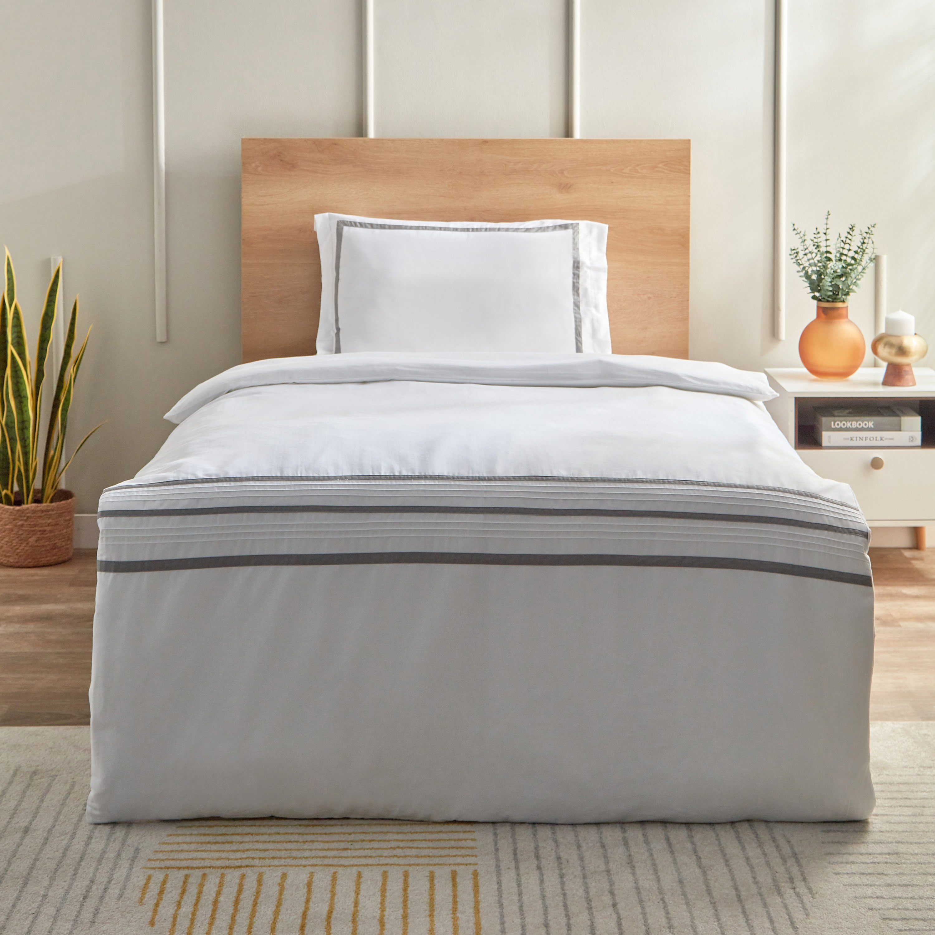 طقم غطاء لحاف قطن توين مقلم قطعتين من وايت هافن - 150x220 سم-hbxhomeware-hbxdecorandfurnishings-image-2
