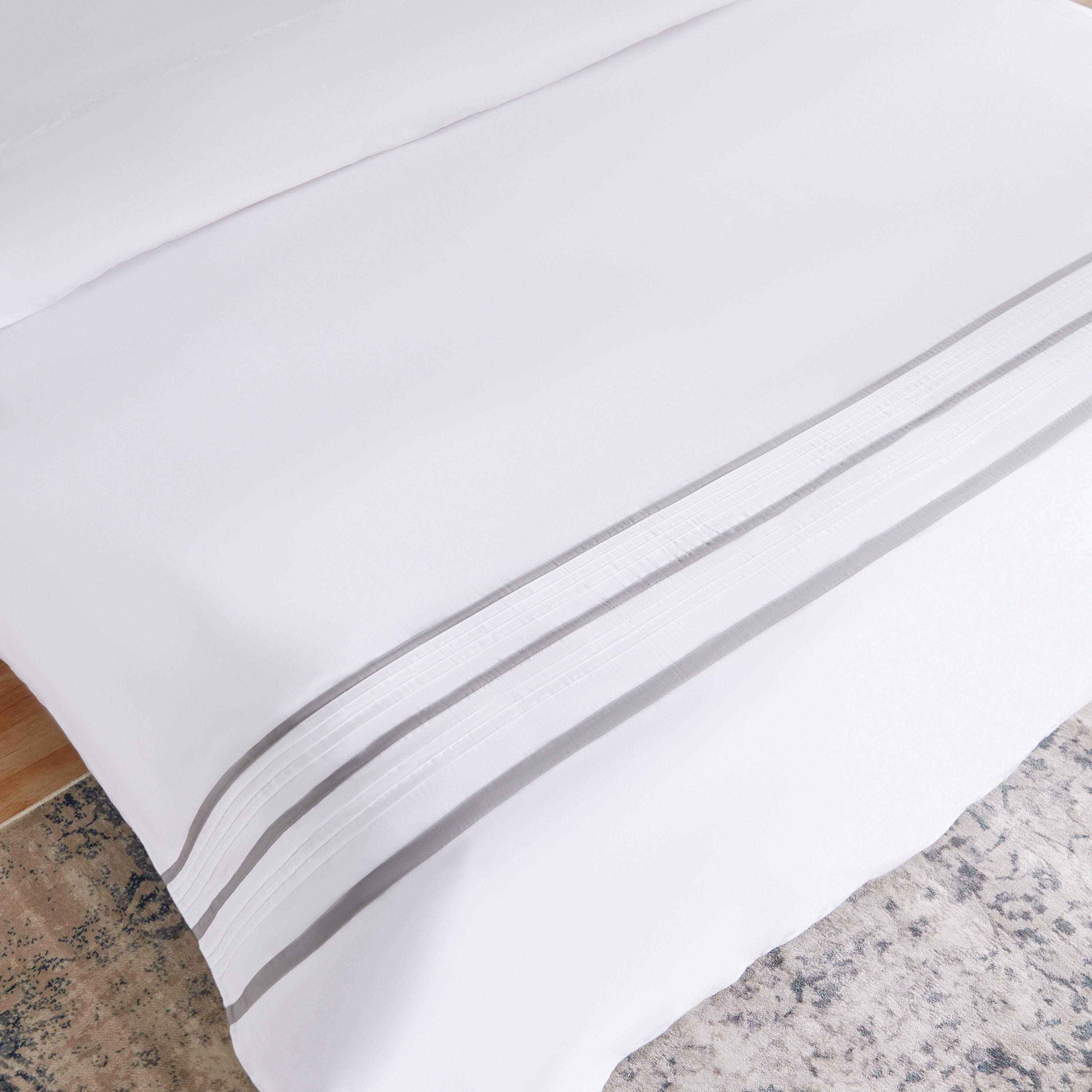 طقم غطاء لحاف كوين/ كينج قطن مقلّم 3 قطع وايت هافن بتصميم ڤول من جراندي أفوردابلز - 220x220 سم-PROMO_HB_AE_B1G1_250925-image-4