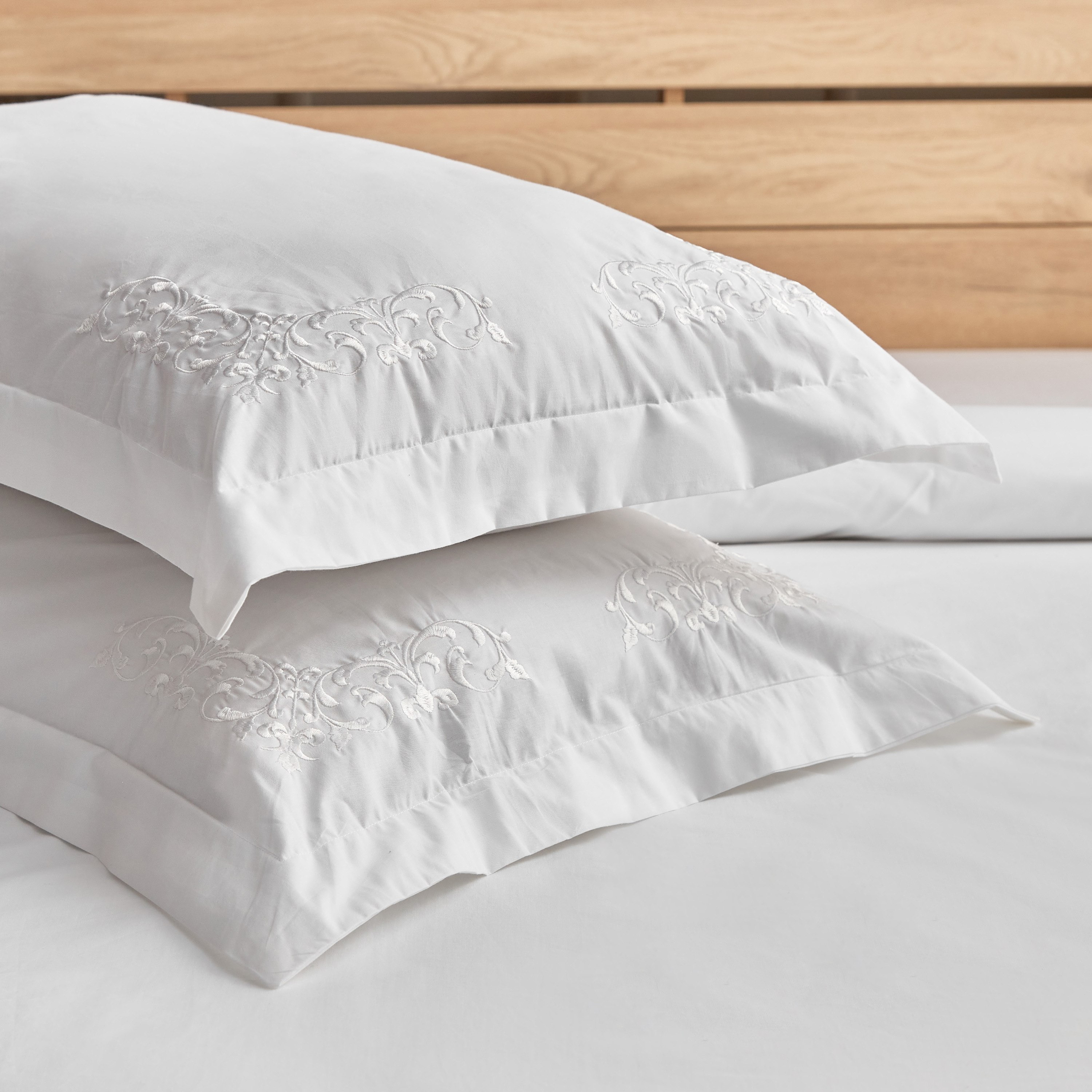 طقم غطاء لحاف قطن كينج كوين 3 قطع بحواف مطرزة من وايت هافن  - 220x220 سم-hbxhomeware-hbxdecorandfurnishings-image-6