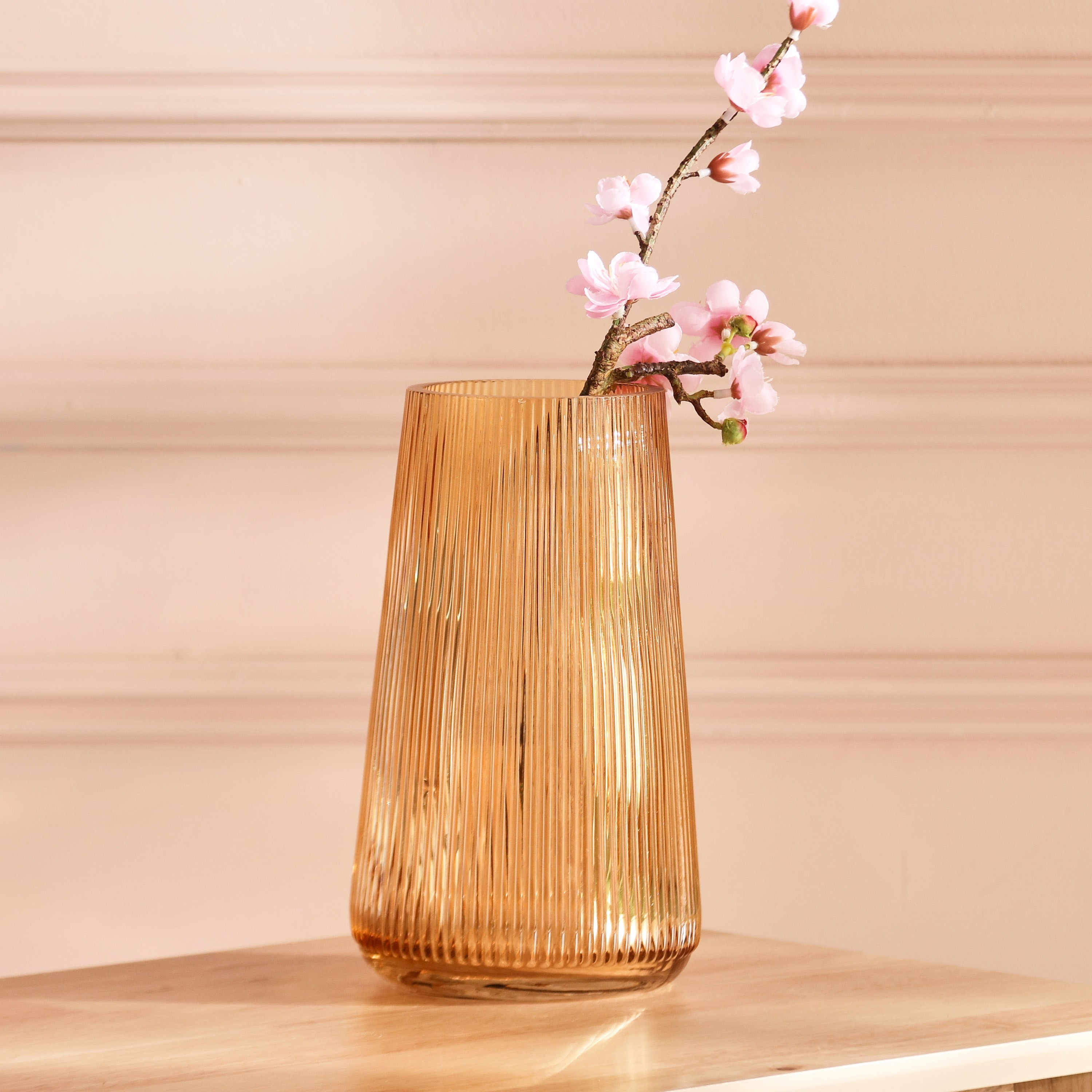 مزهرية زجاجية ملونة من دين - 14x14x24.5×18 سم-hbxbedroom-decorandaccessories-vases-image-1