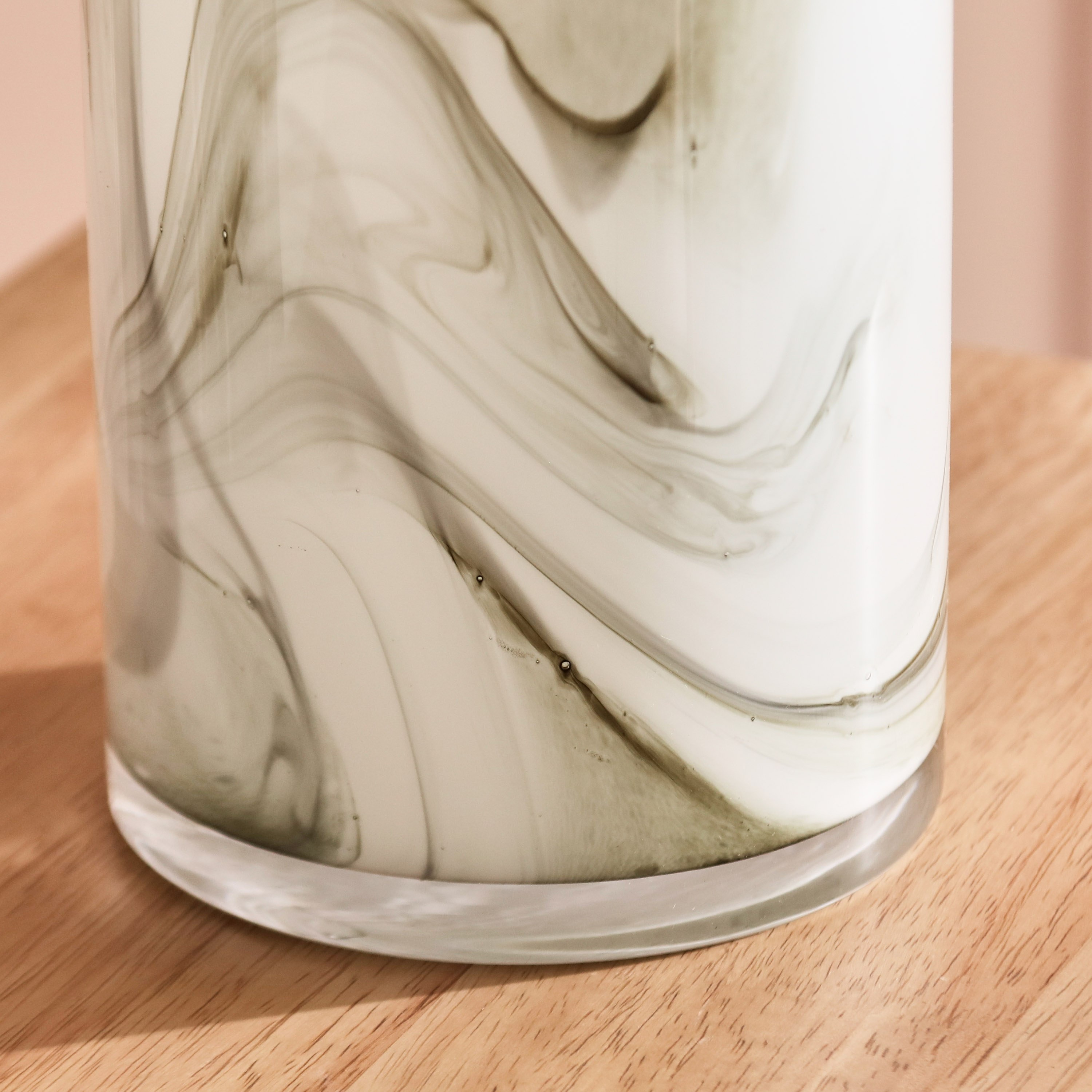 مزهرية زجاج بملمس رخامي بارز من دين - 12.5x20 سم-hbxbedroom-decorandaccessories-vases-image-4