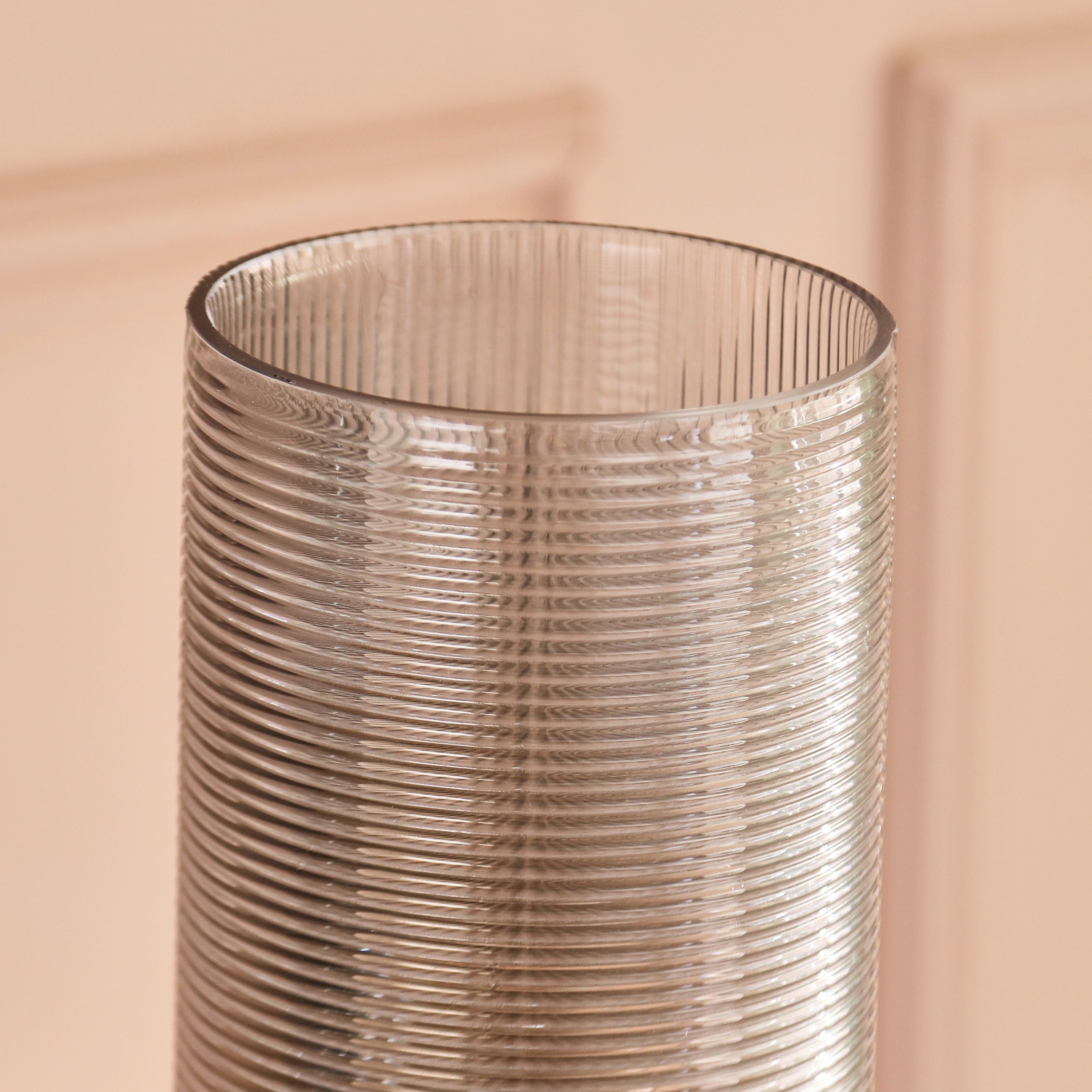 مزهرية زجاجية مضلعة بلمسة نهائية من النيكل من دين - 13x25 سم-hbxbedroom-decorandaccessories-vases-image-3