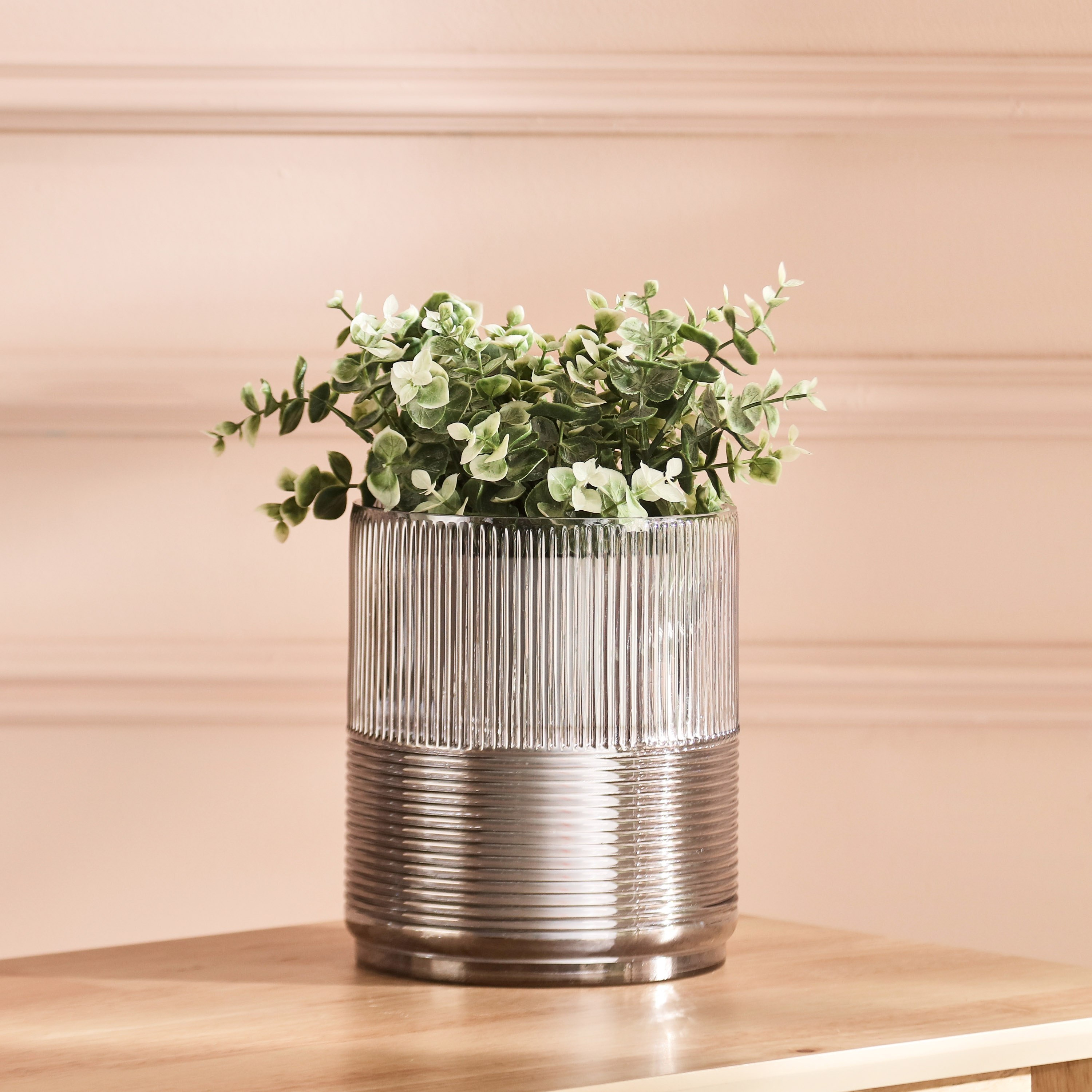 مزهرية زجاجية مضلعة بلمسة نهائية من النيكل من دين - 16x19 سم-hbxbedroom-decorandaccessories-vases-image-1