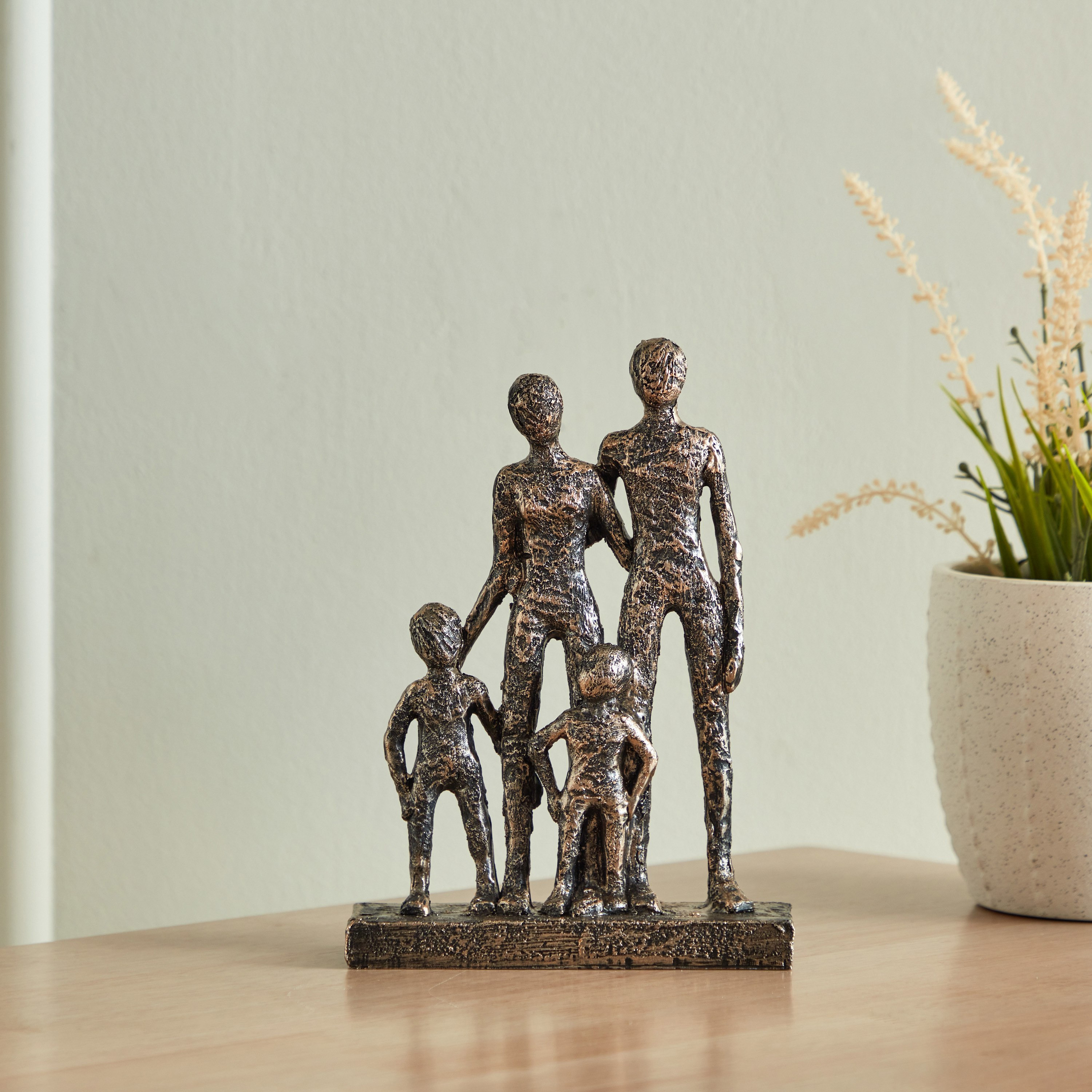 قطعة ديكور بتصميم العائلة من البوليريسين من بليست - 16x6x21.5 سم-hbxhomeware-homedecor-figurinesandornaments-image-1