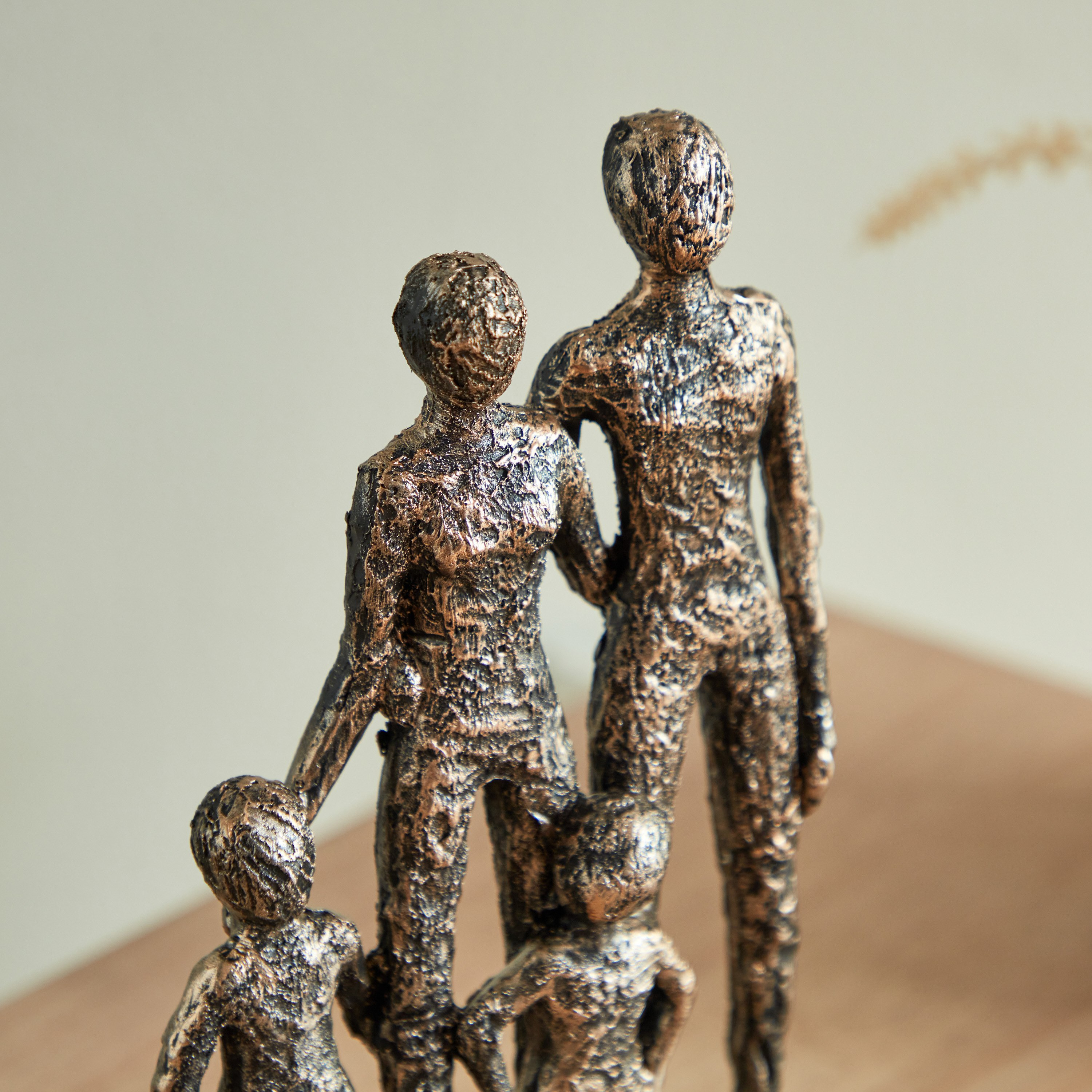 قطعة ديكور بتصميم العائلة من البوليريسين من بليست - 16x6x21.5 سم-hbxhomeware-homedecor-figurinesandornaments-image-3