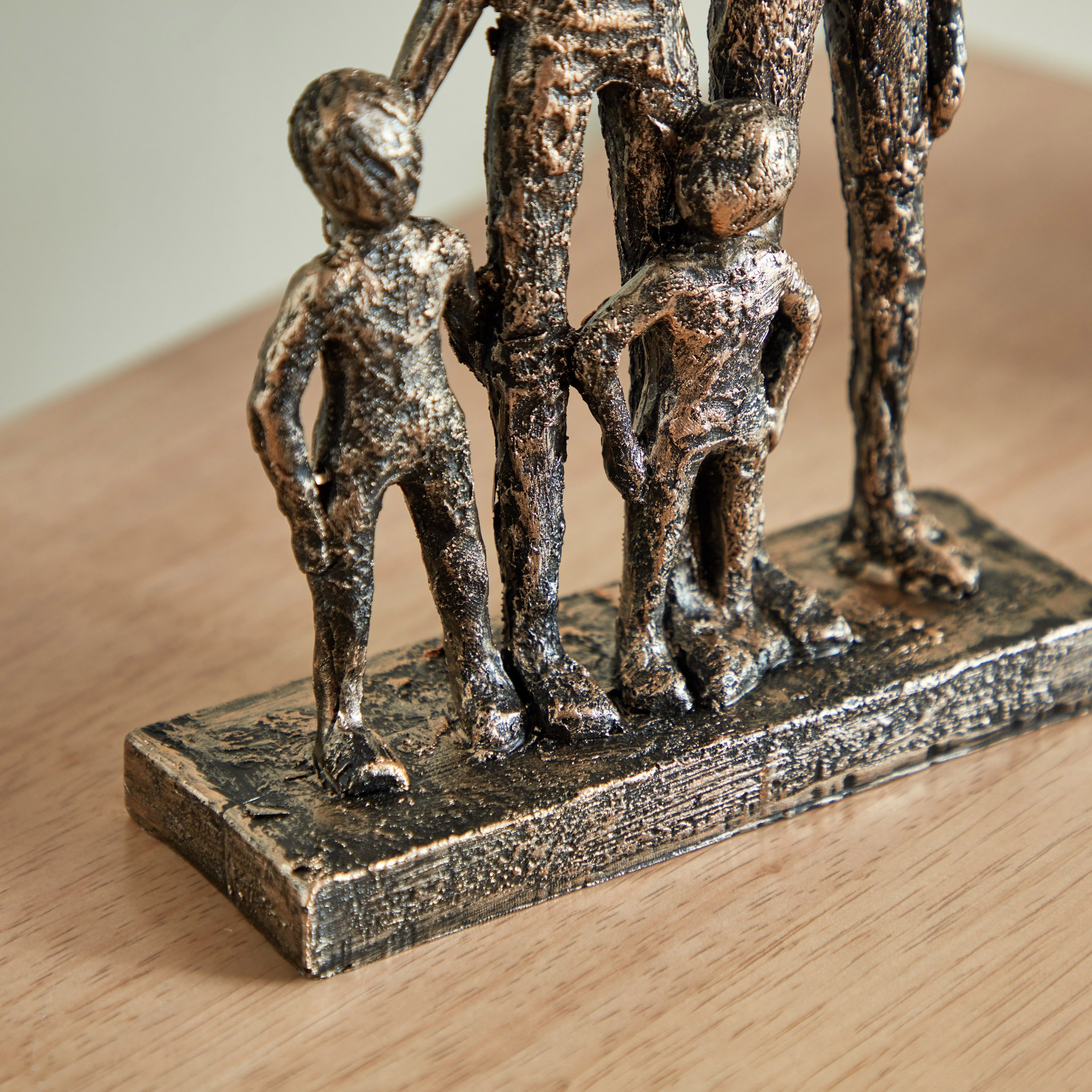 قطعة ديكور بتصميم العائلة من البوليريسين من بليست - 16x6x21.5 سم-hbxhomeware-homedecor-figurinesandornaments-image-4