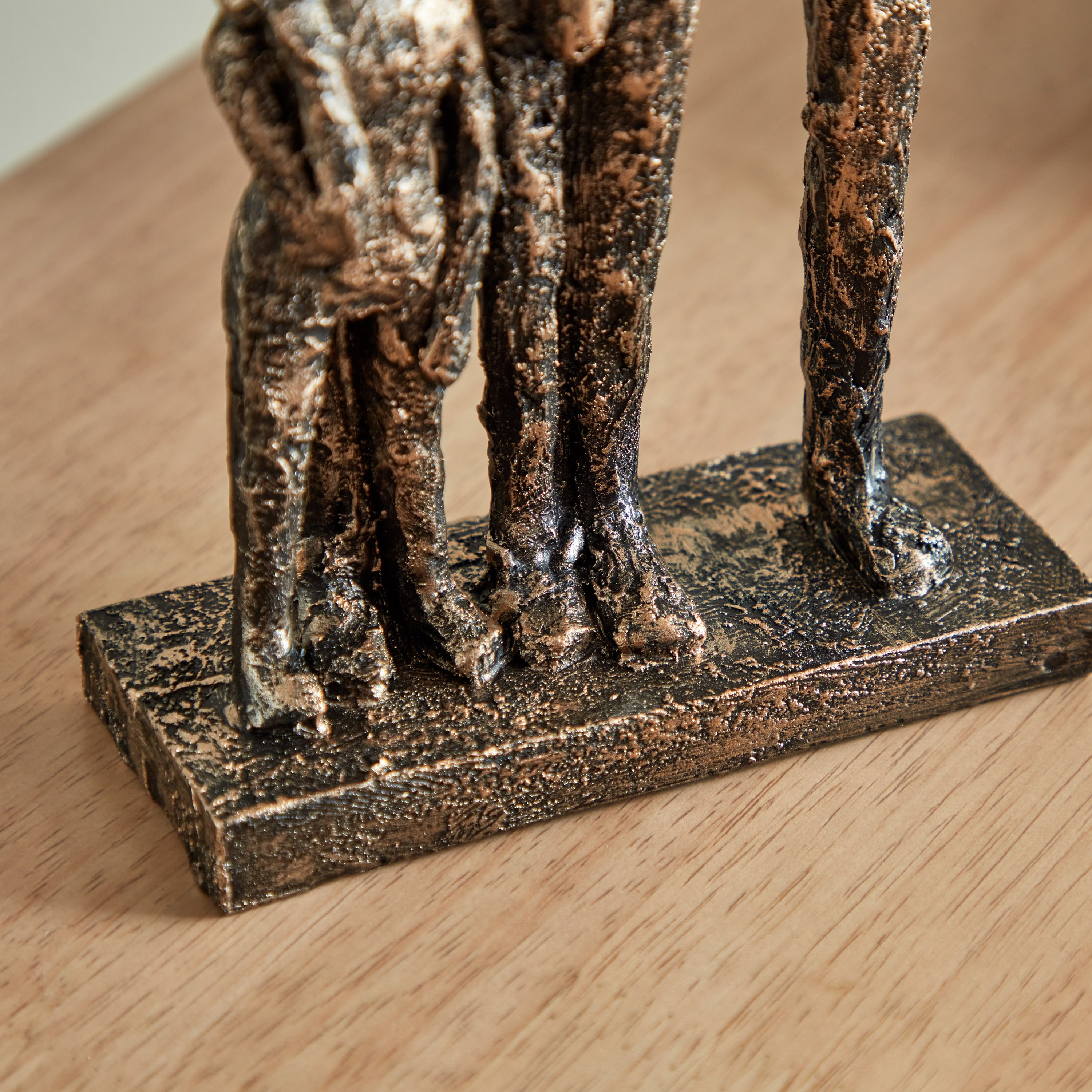 قطعة ديكور بتصميم العائلة من البوليريسين من بليست - 15.5x6x29.5 سم-hbxhomeware-homedecor-figurinesandornaments-image-3