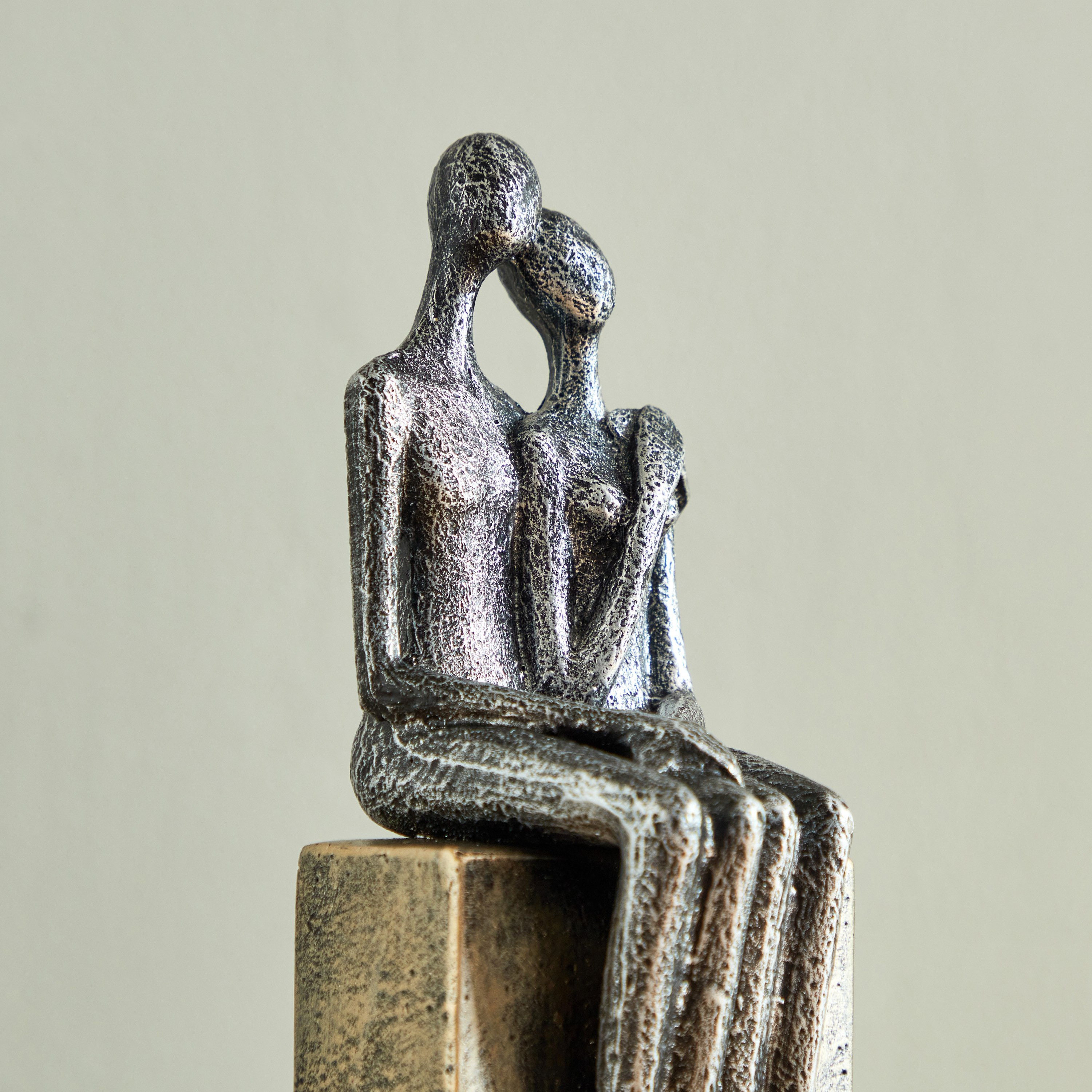 قطعة ديكور بوليريسين معتّقة من بليست - 8.5x8x26.5 سم-hbxhomeware-homedecor-figurinesandornaments-image-4