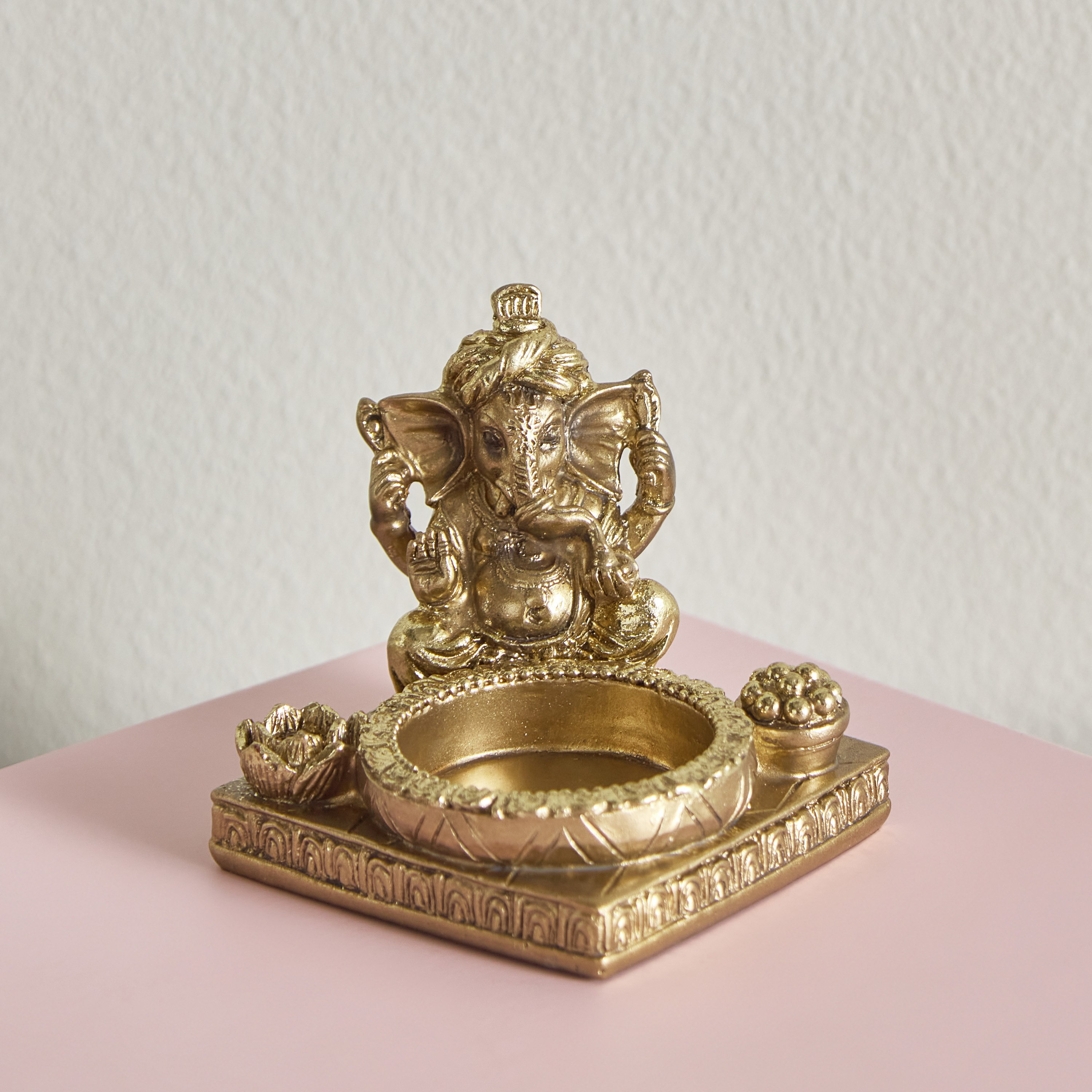 تمثال صغير لجانيشا جالسًا مع حامل شموع صغيرة من بليست - 7.8x7.3x6.2 سم-hbxhomeware-homedecor-figurinesandornaments-image-2