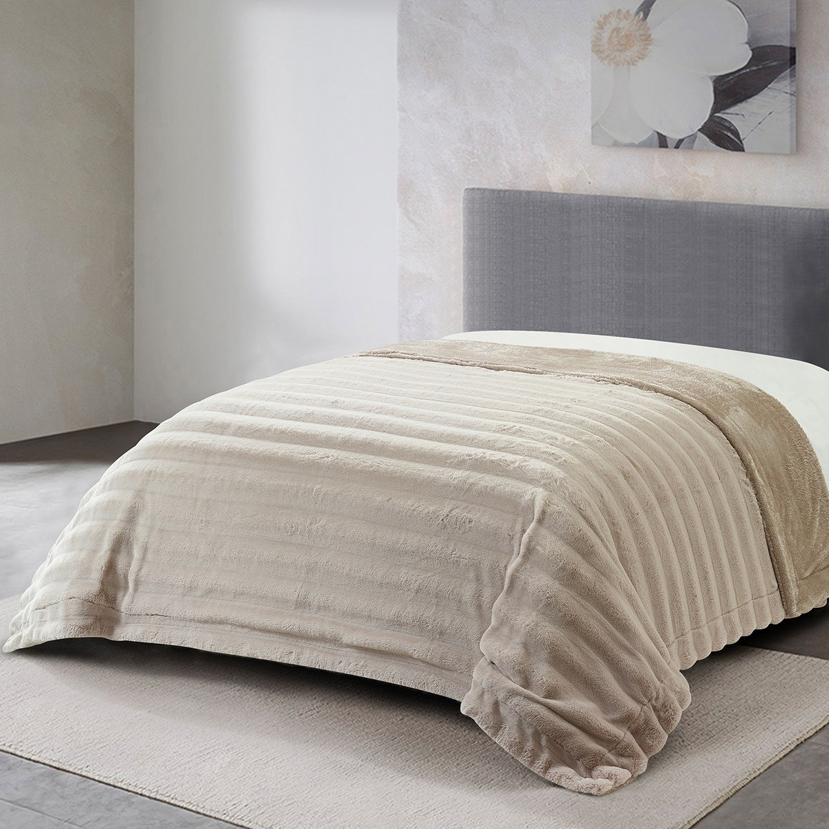 بطانية  فرو أرنب مزدوجة الطبقات من ليا ديبا- 150x220 سم-hbxhomeware-hbxbedroom-image-1