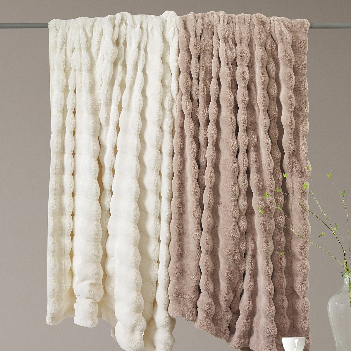 بطانية  فرو أرنب مزدوجة الطبقات من ليا ديبا- 150x220 سم-hbxhomeware-hbxbedroom-image-5