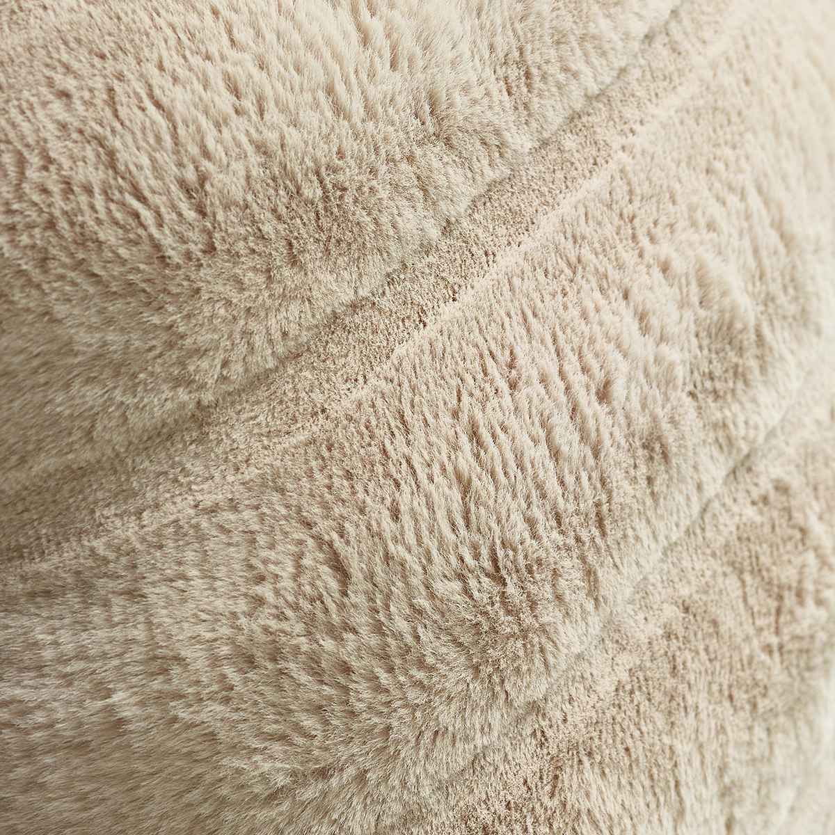 وسادة محشوة بفرو أرنب من ليا ديبا - 45x45 سم-hbxlivingroom-furnishings-cushionsandcovers-filledcushions-image-3