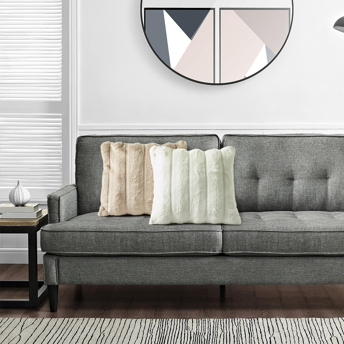 وسادة محشوة بفرو أرنب من ليا ديبا - 45x45 سم-hbxlivingroom-furnishings-cushionsandcovers-filledcushions-image-4