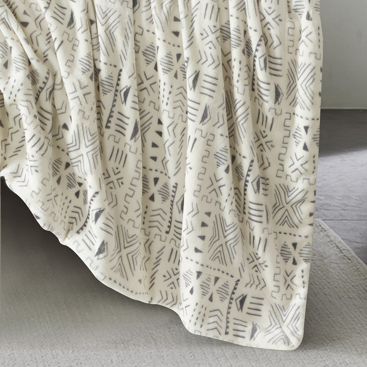 بطانية فلانيل شيربا بحجم مزدوج وطبعات من براكستون أولفين - 150x200 سم-hbxhomeware-hbxbedroom-image-3