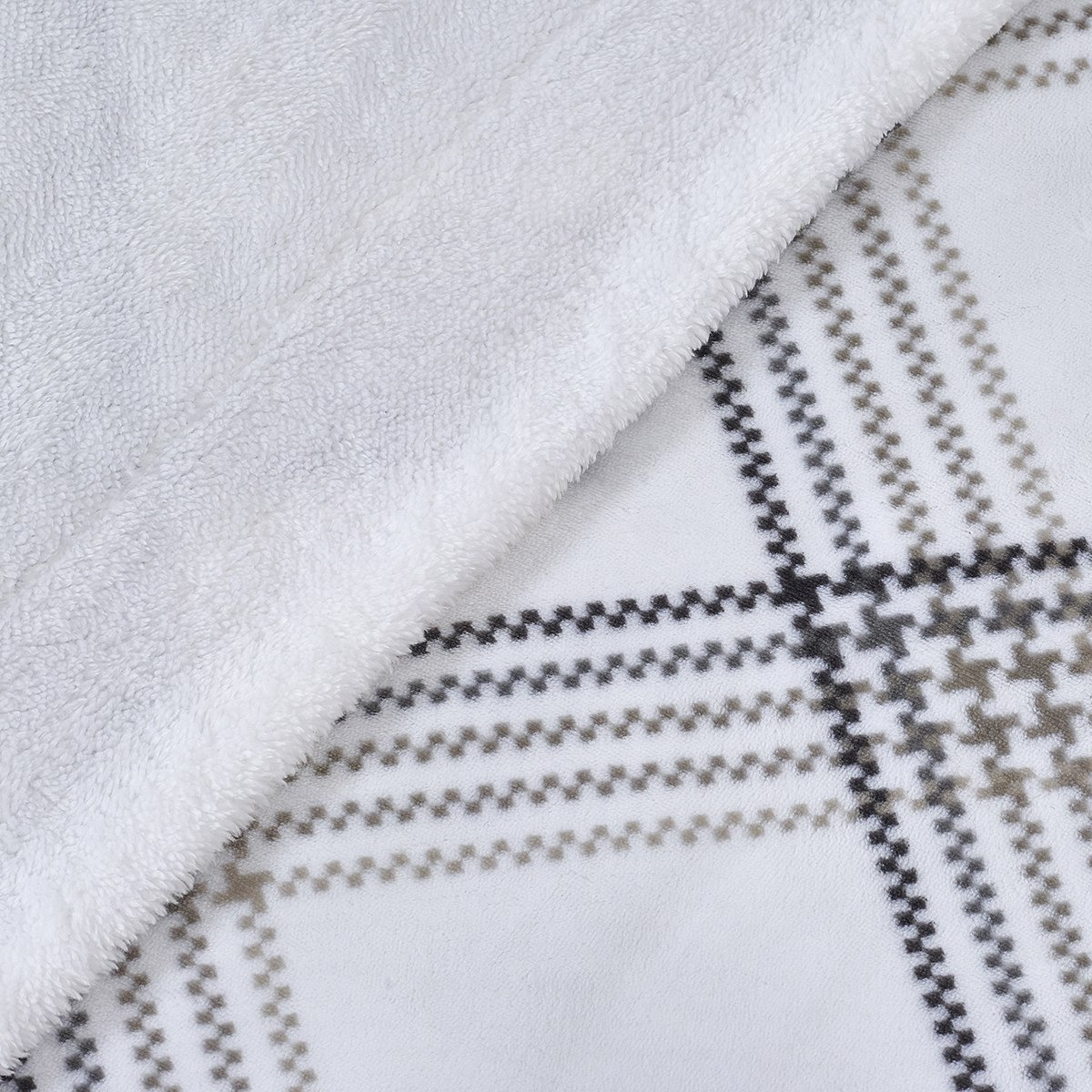Braxton Viola Printed Flannel Sherpa Twin Blanket - 150x200 cm-hbxhomeware-hbxbedroom-image-4