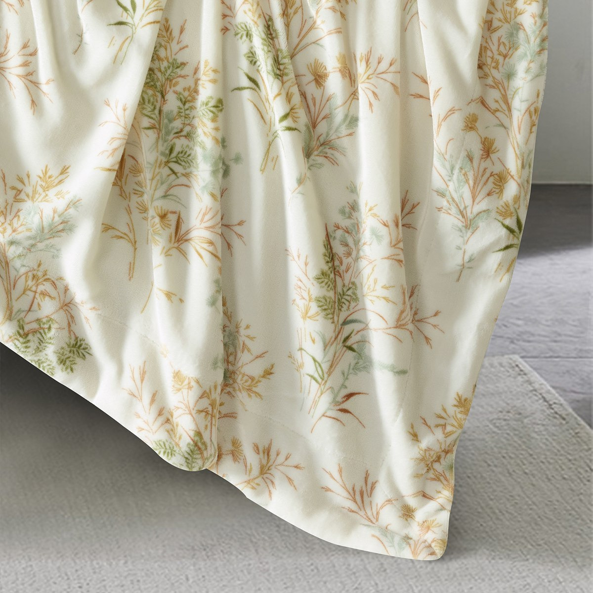 Braxton Yule Printed Flannel Sherpa Twin Blanket - 150x200 cm-hbxhomeware-hbxbedroom-image-3