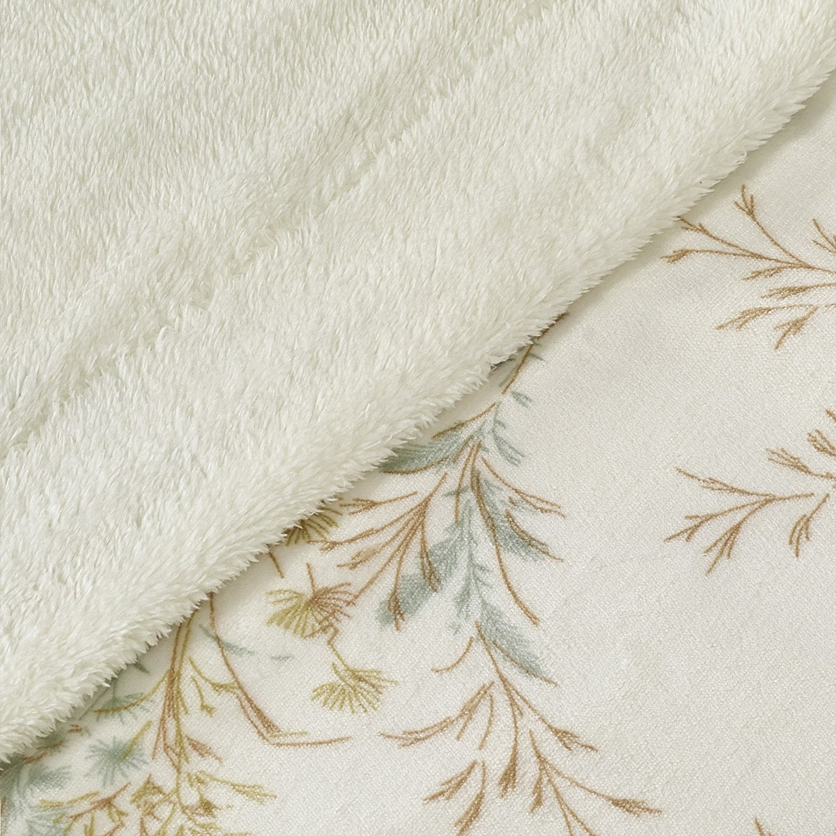 Braxton Yule Printed Flannel Sherpa Queen Blanket - 200x220 cm-hbxhomeware-hbxbedroom-image-4