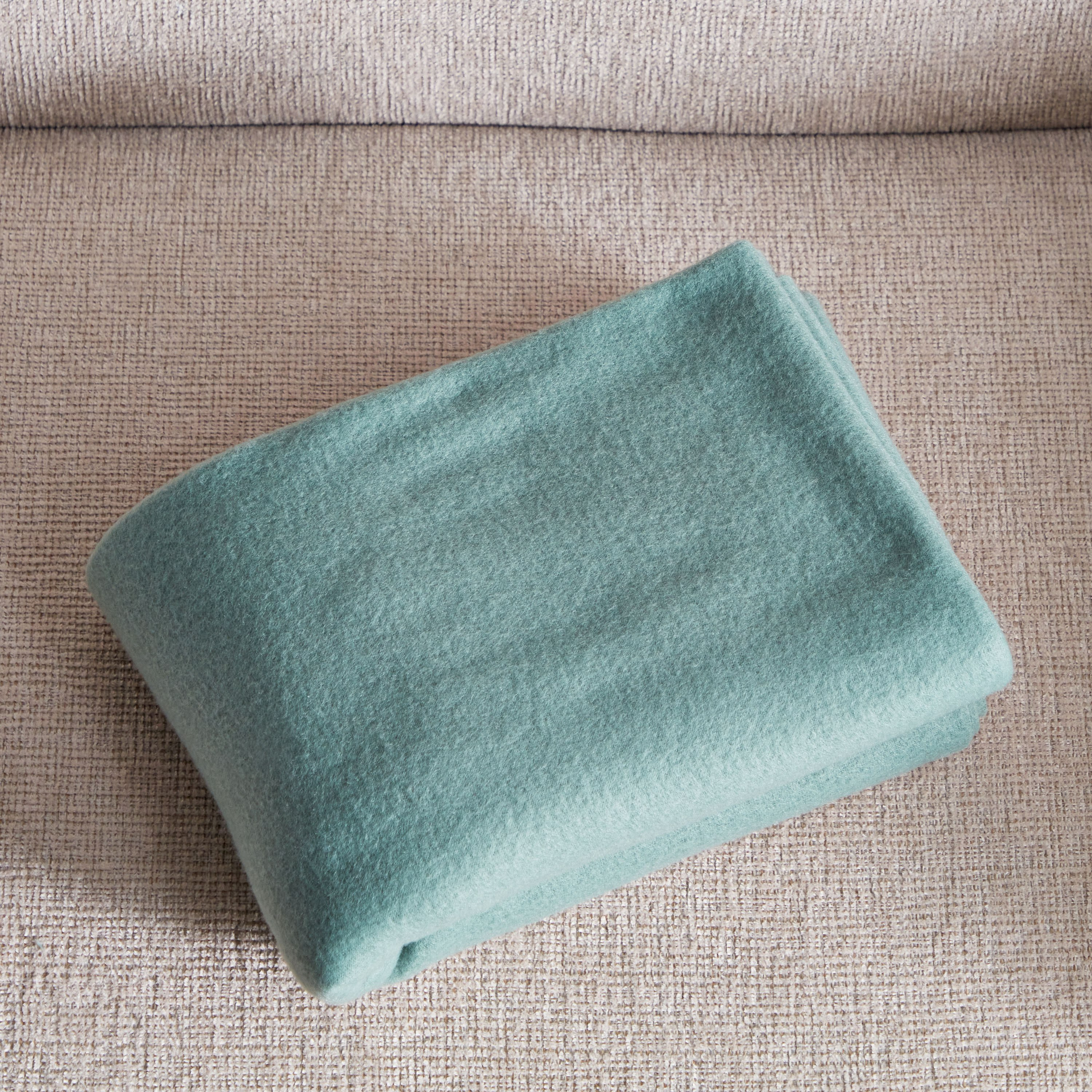 بطانية صوف خفيفة سادة معاد تصنيعها من أتلانتا - 120x160 سم-hbxhomeware-hbxbedroom-image-4