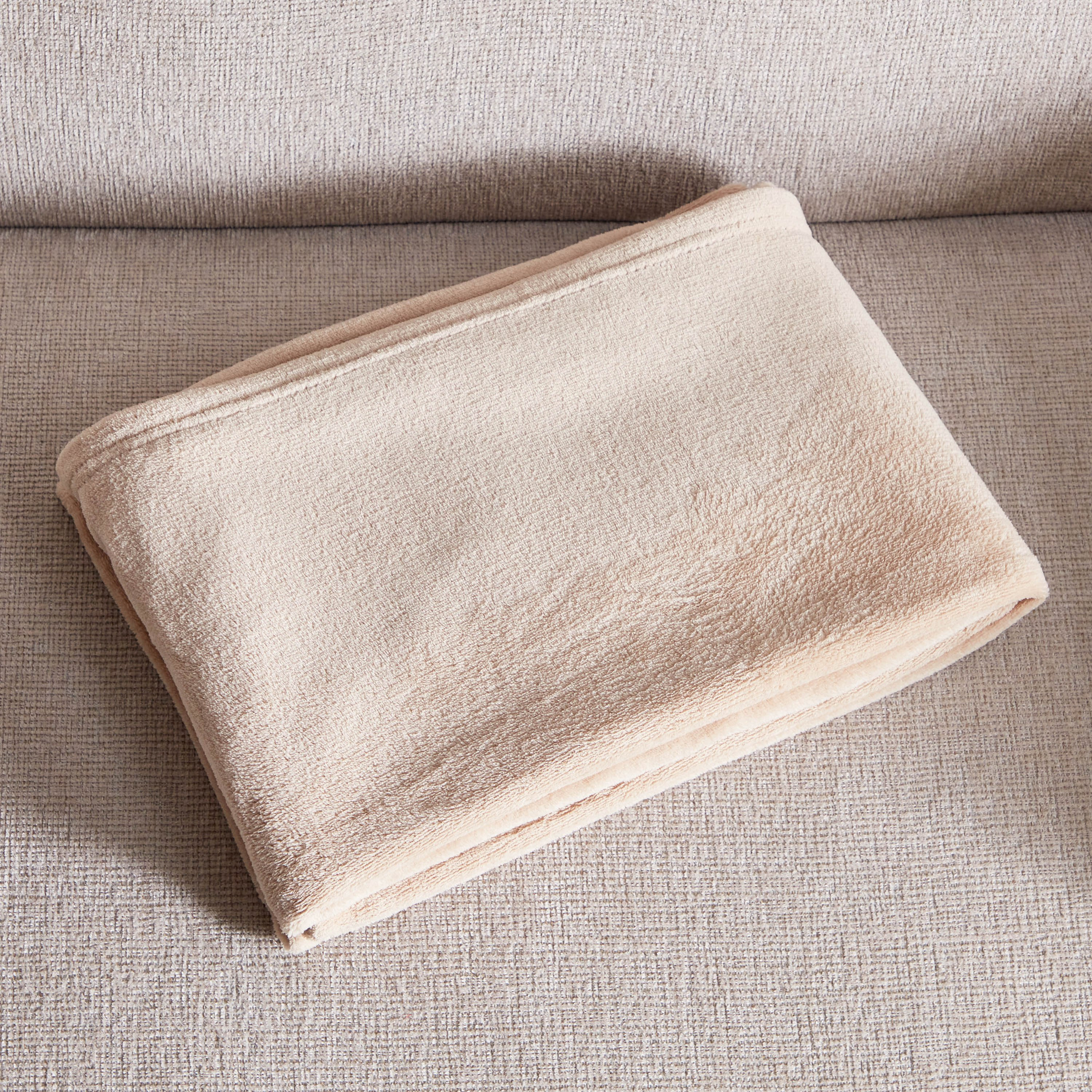 Ontario Solid Coral Fleece Throw - 120x170 cm-hbxhomeware-hbxbedroom-image-4