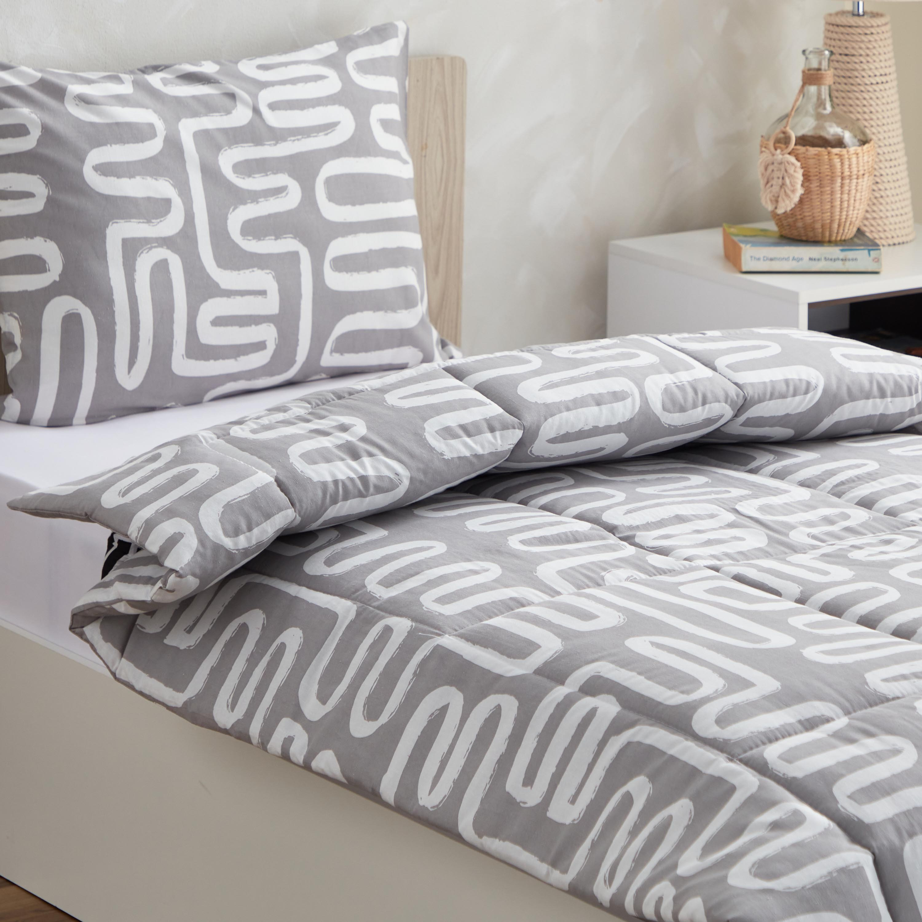 طقم لحاف فردي قطعتين من القطن والبوليستر من ألبانيا ليزهي- 135x220 سم-hbxhomeware-hbxdecorandfurnishings-image-3