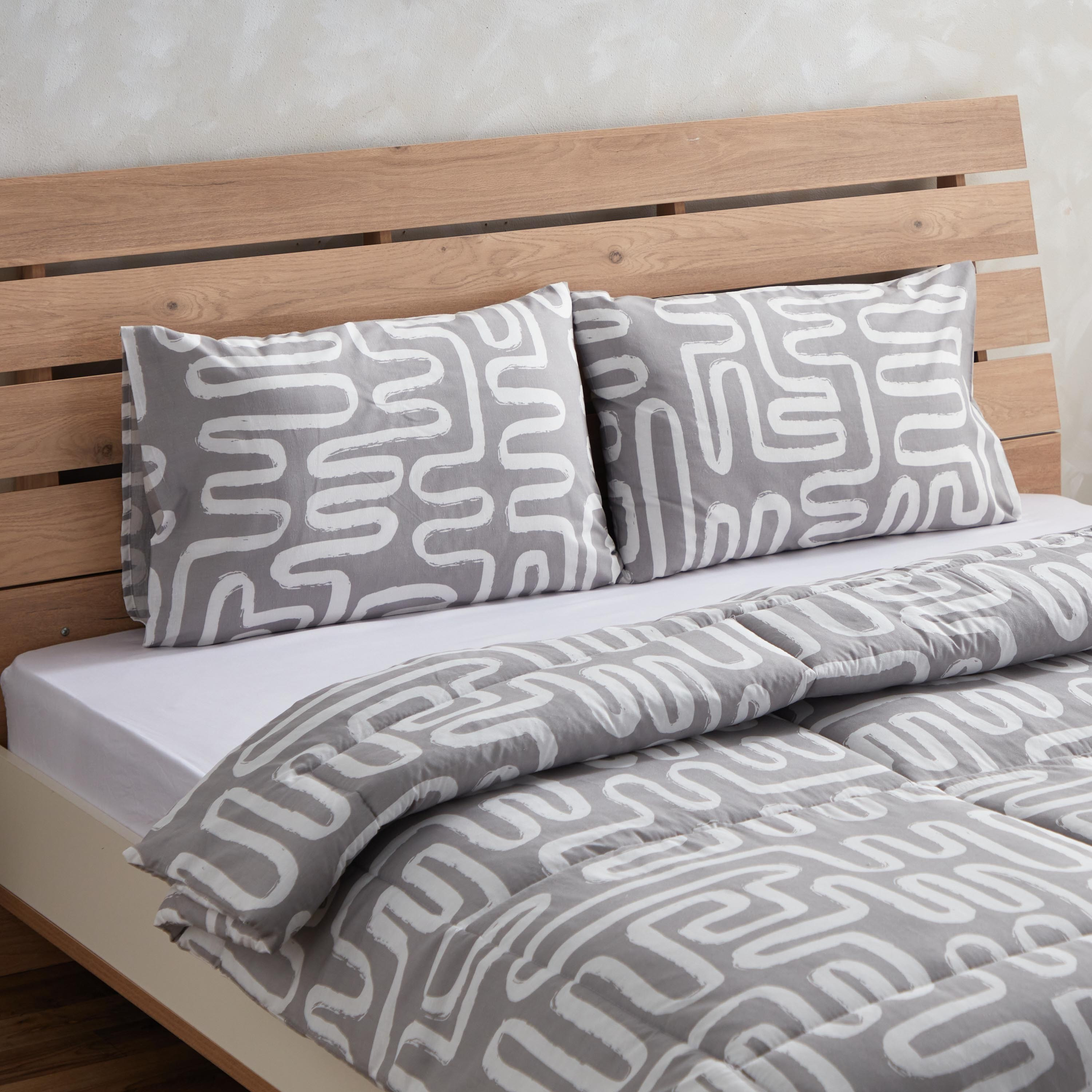 طقم لحاف كينج 3 قطع من البولي قطن من ألبانيا ليزهي -220x240 سم-hbxhomeware-hbxdecorandfurnishings-image-1